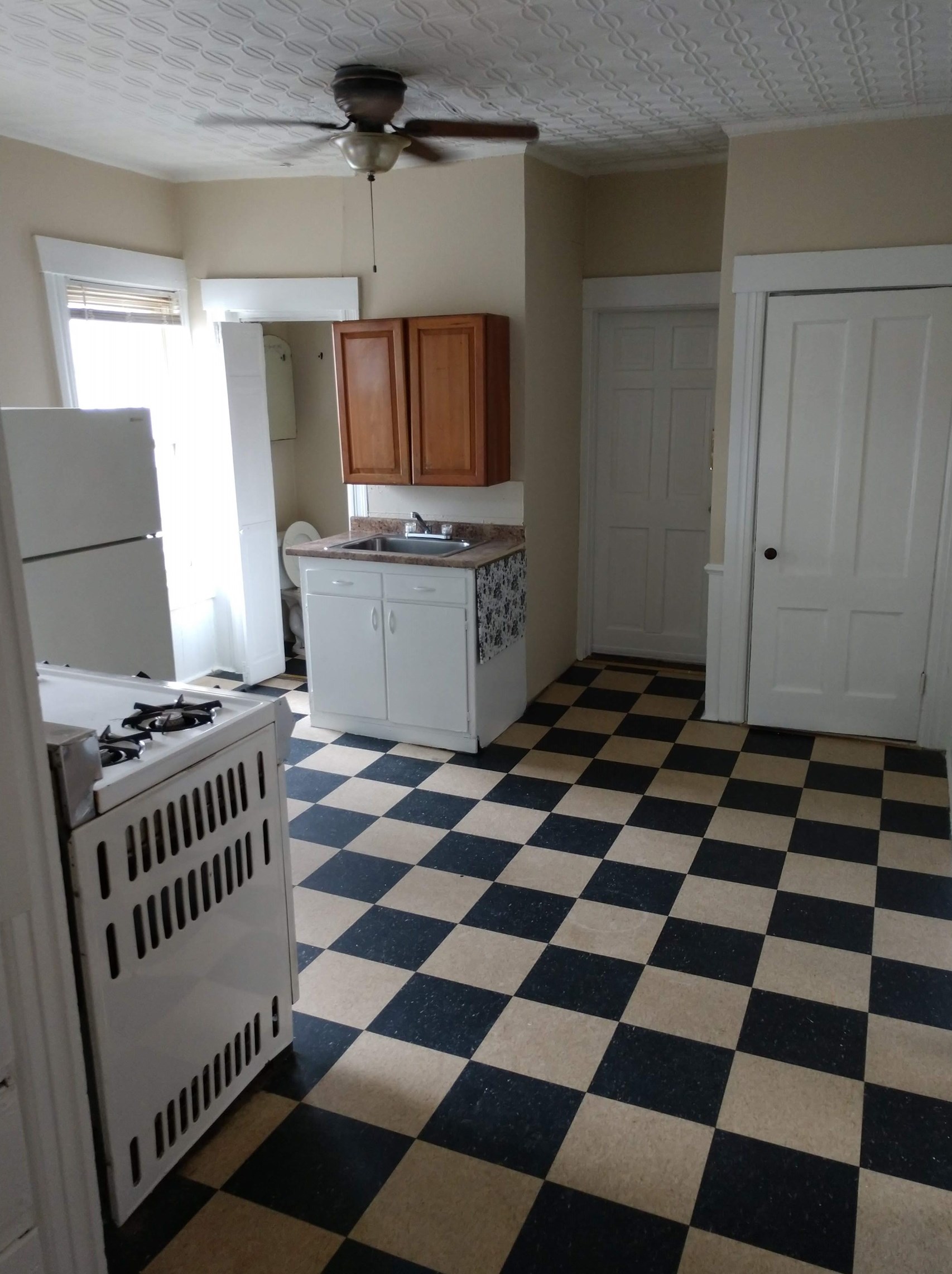 202 Notre Dame Ave, Manchester NH  03102-3942 exterior