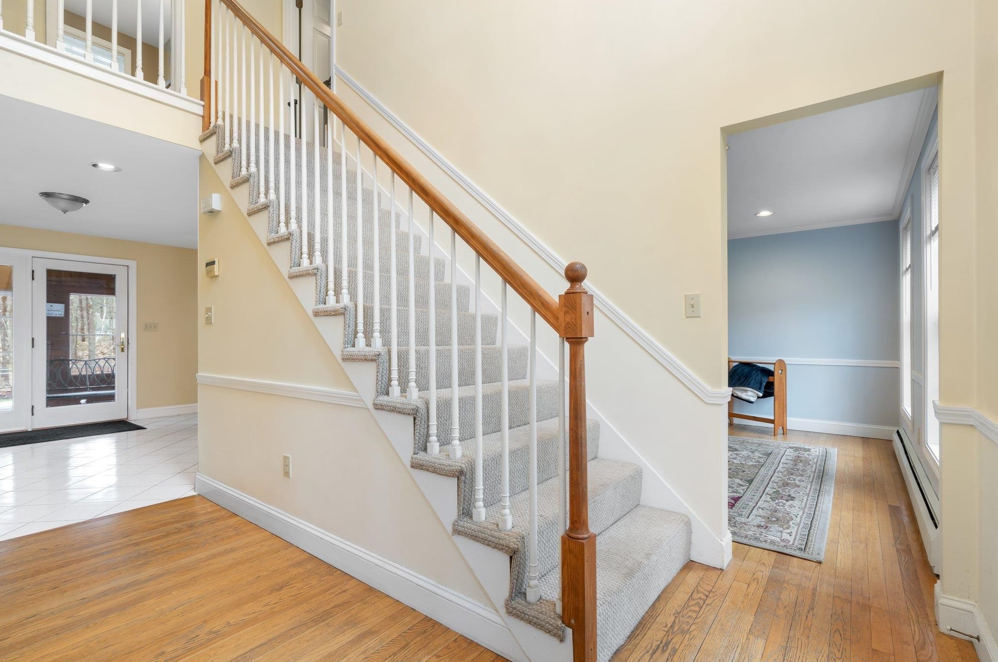 18 Julia Dr, Manchester NH  03106-2223 exterior