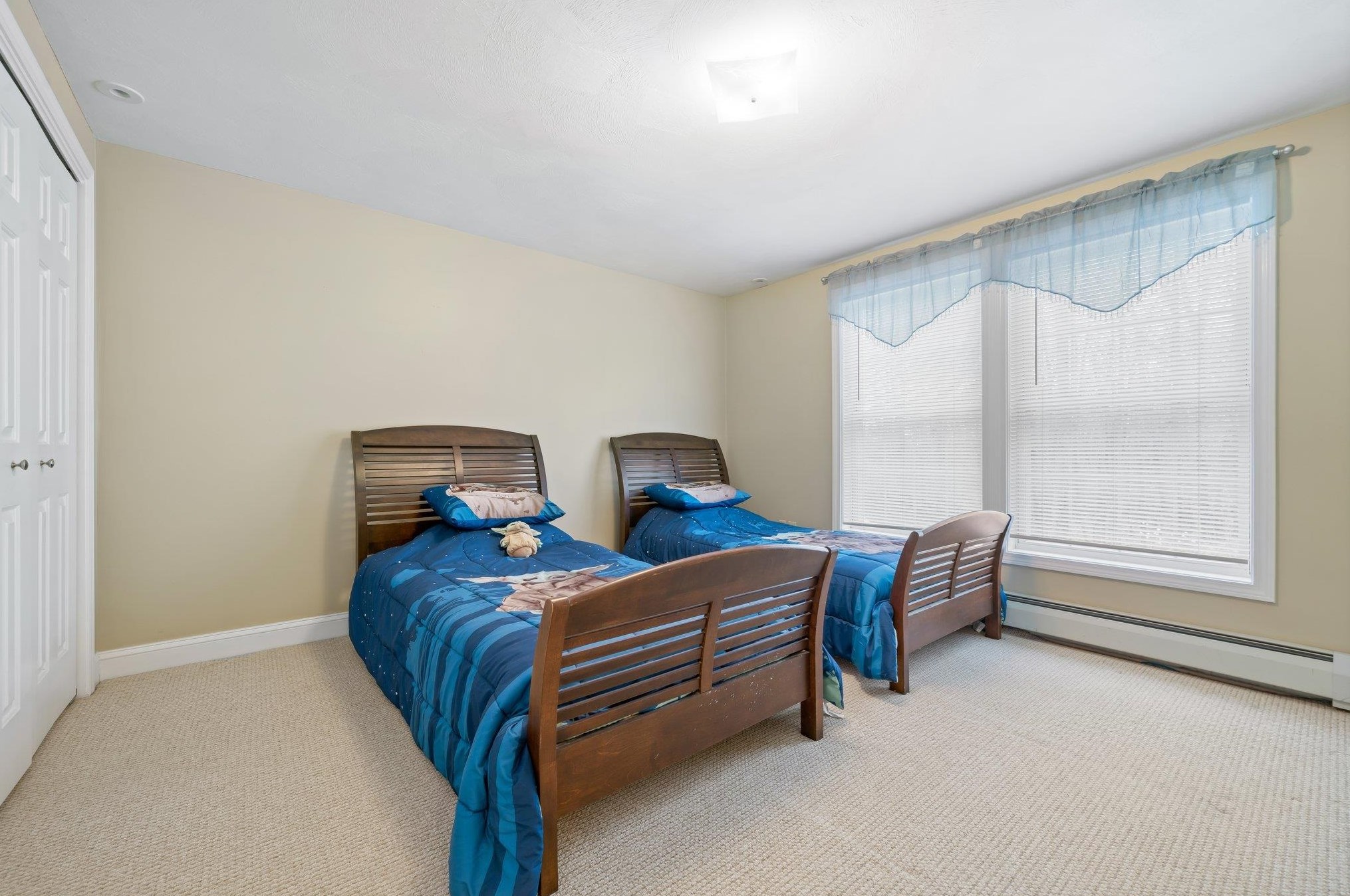 18 Julia Dr, Manchester NH  03106-2223 exterior