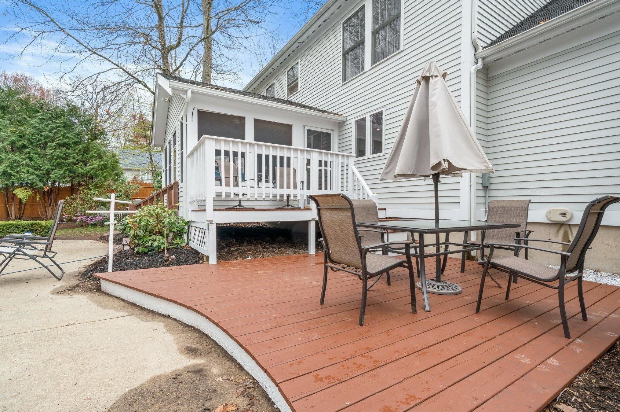 18 Julia Dr, Manchester NH  03106-2223 exterior