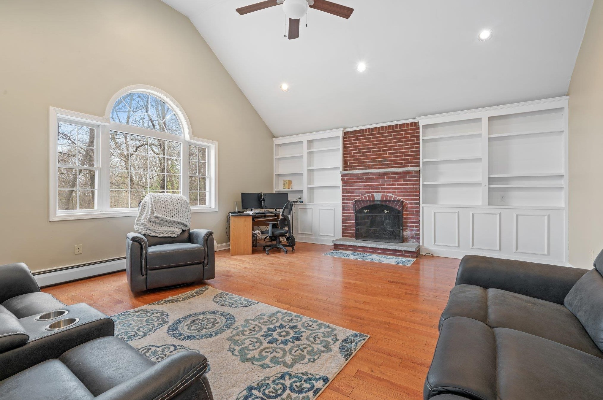 18 Julia Dr, Manchester NH  03106-2223 exterior