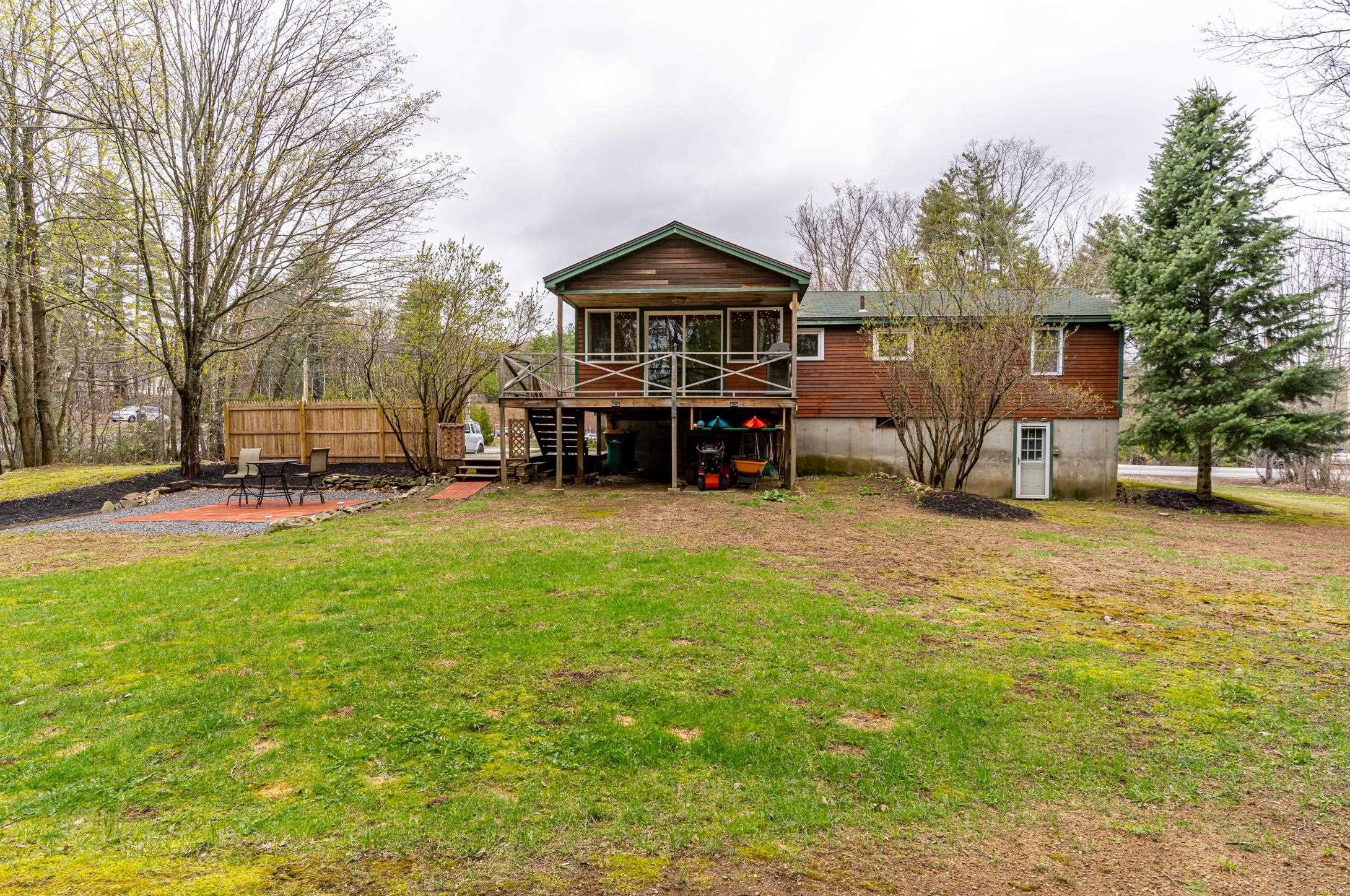 176 Washington St, Rochester NH  03839-5504 exterior