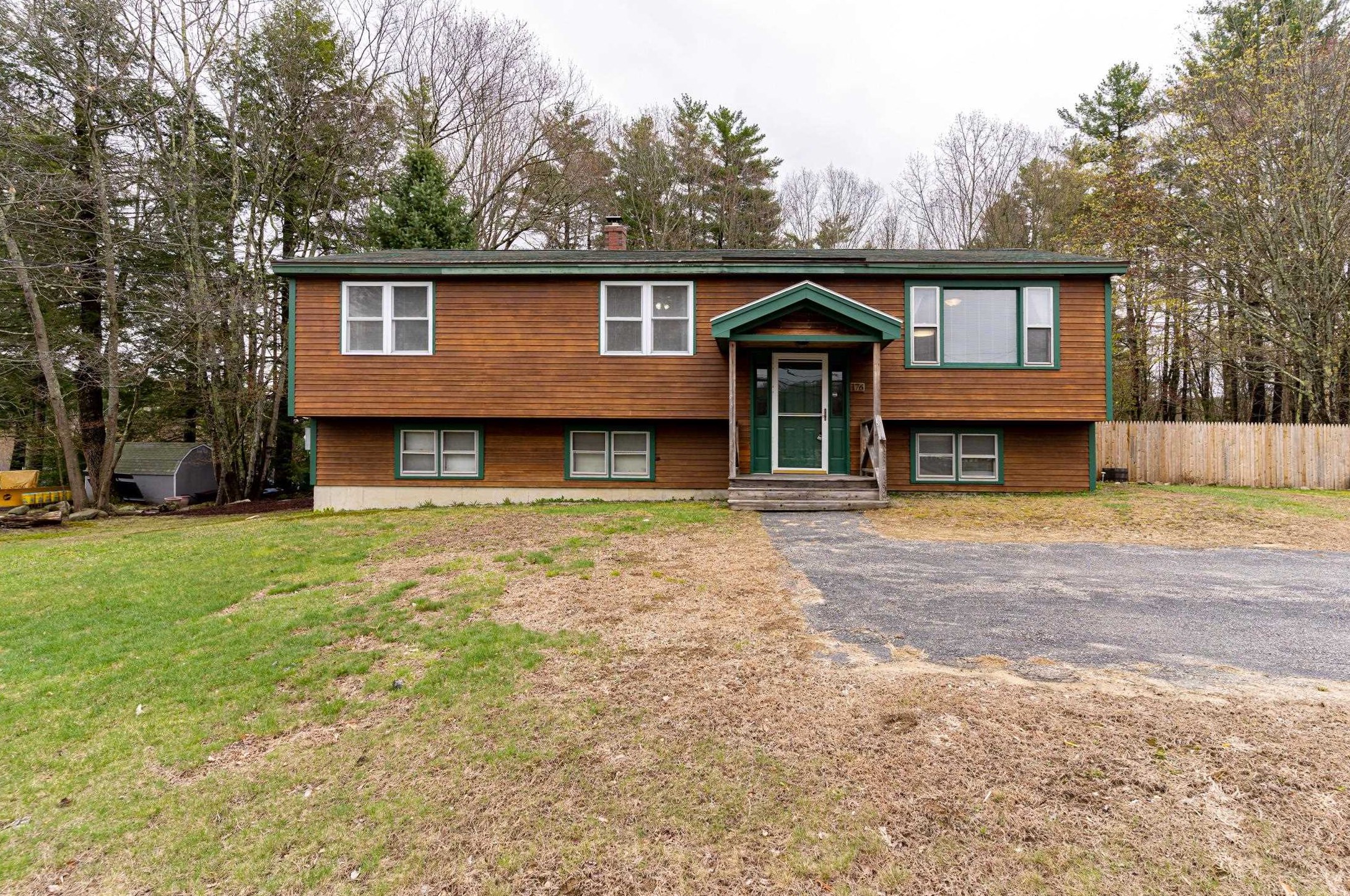 176 Washington St, Rochester NH  03839-5504 exterior