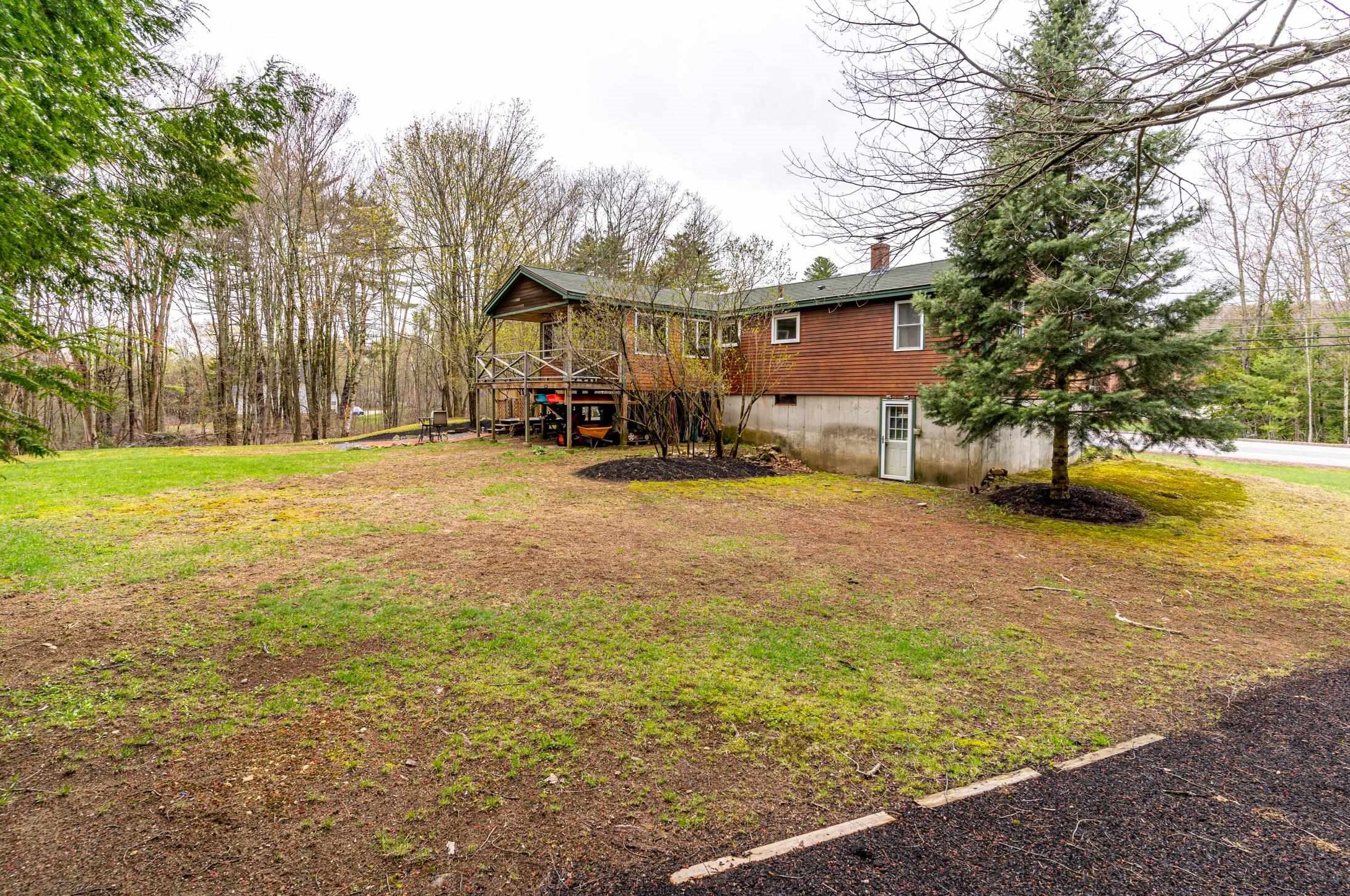 176 Washington St, Rochester NH  03839-5504 exterior