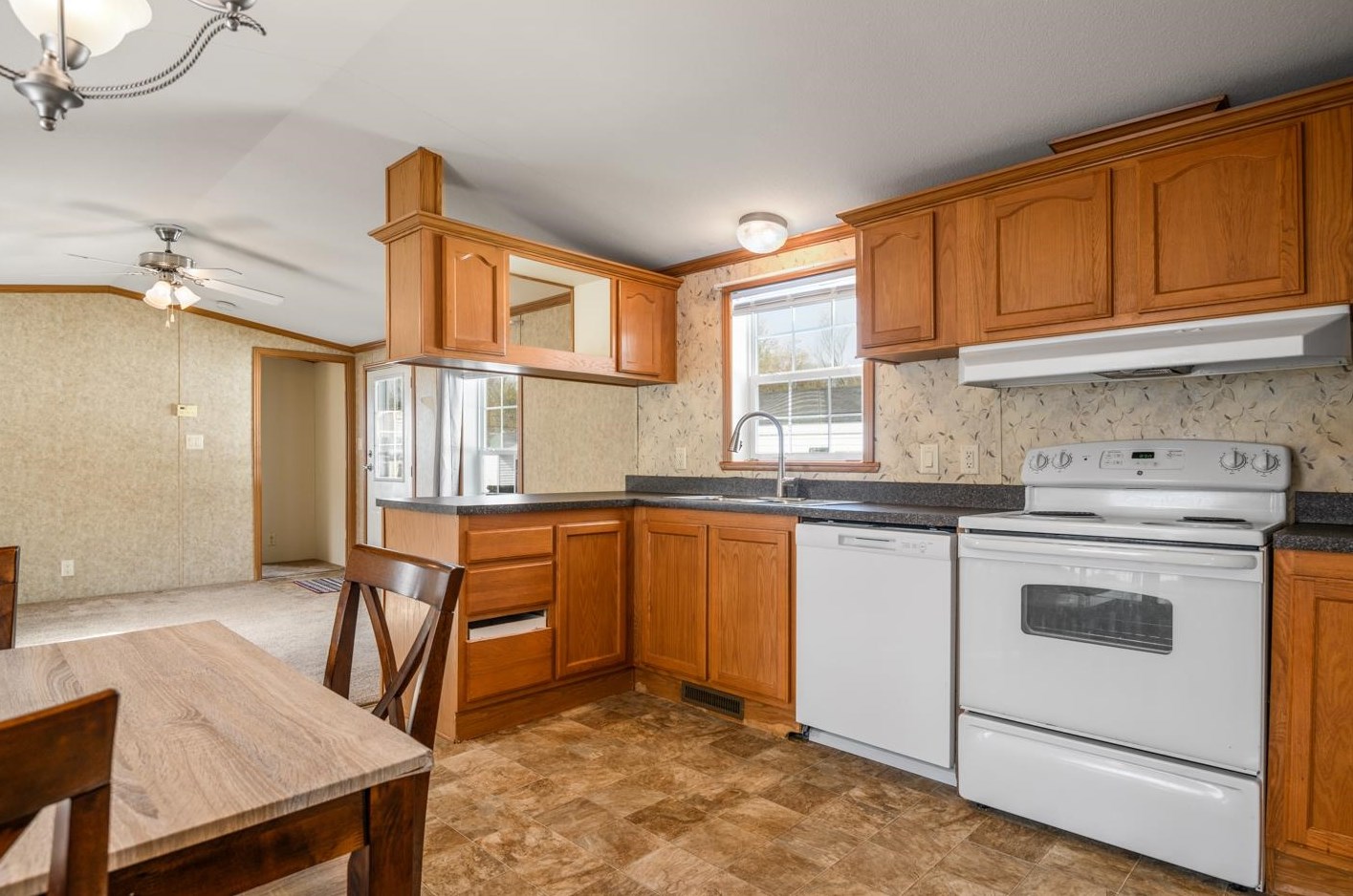 34 Amherst Rd, Newmarket NH  03857-4402 exterior