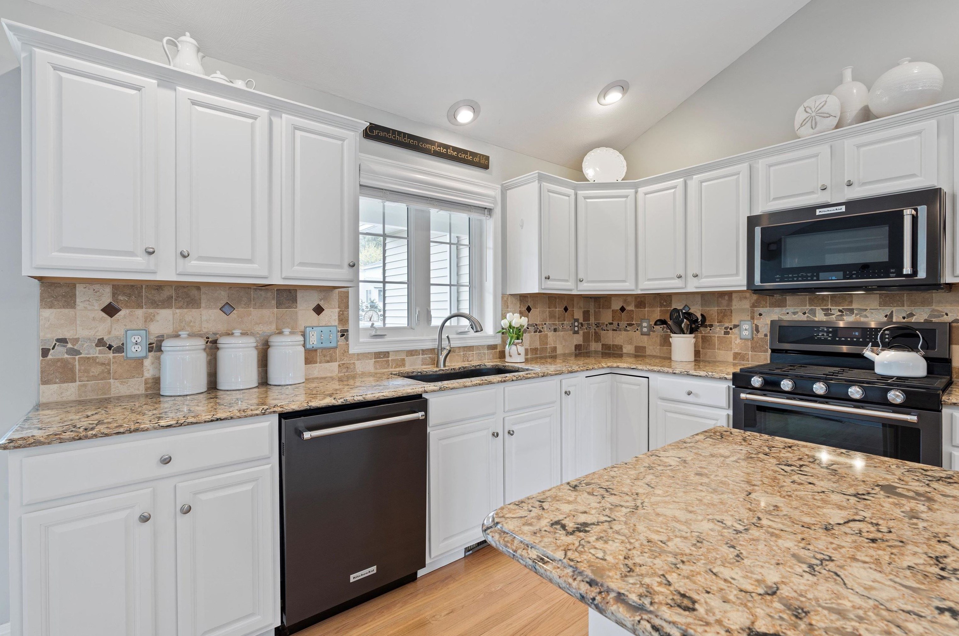 311 Brent St, Manchester NH  03103-7705 exterior