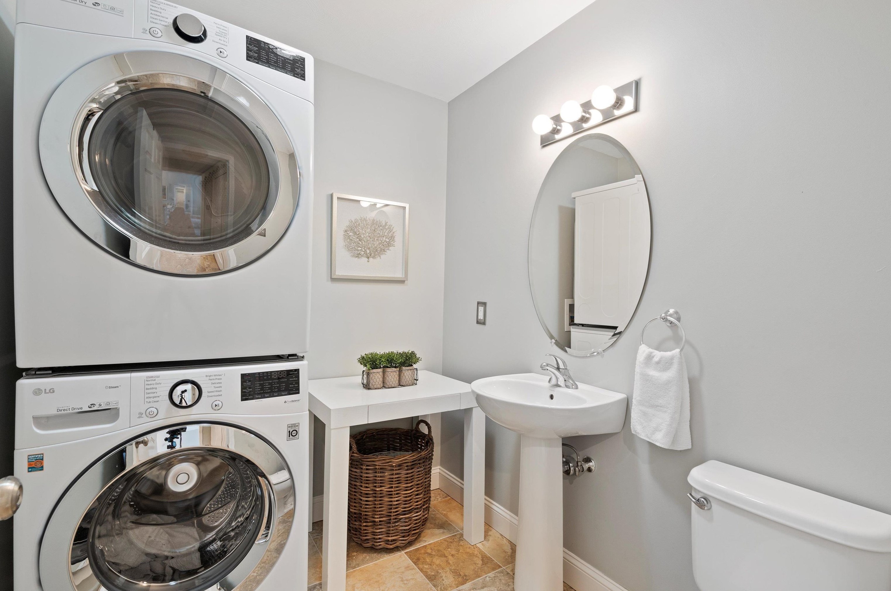 311 Brent St, Manchester NH  03103-7705 exterior