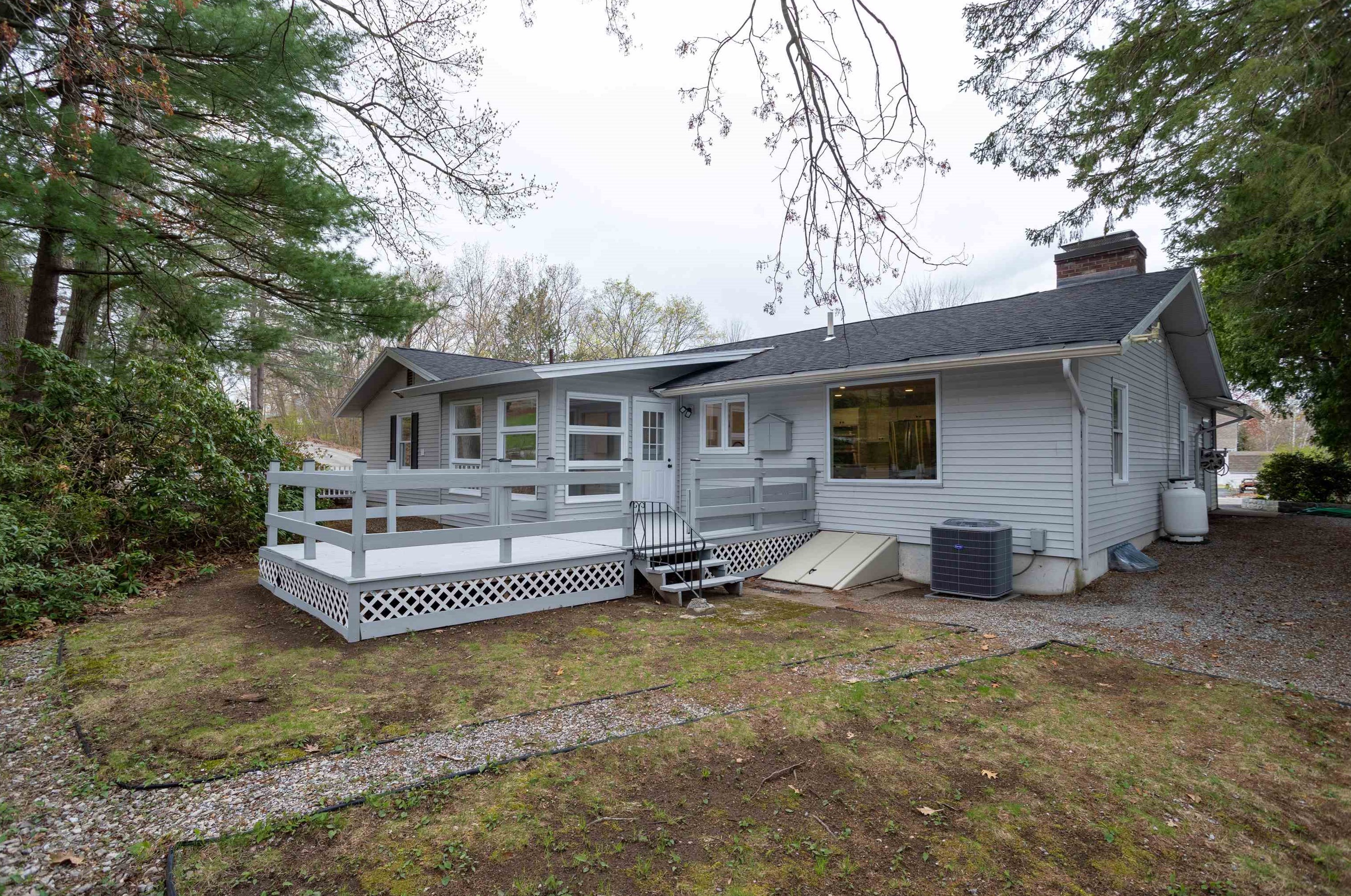 195 High Ridge Rd, Manchester NH  03104-3930 exterior