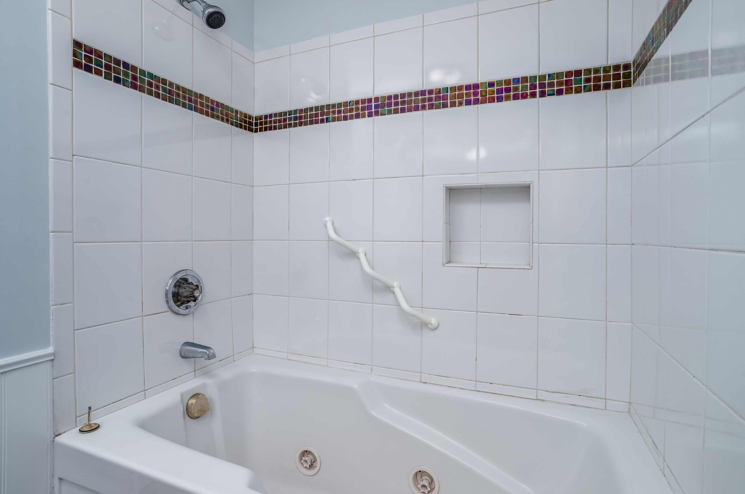 195 High Ridge Rd, Manchester NH  03104-3930 exterior