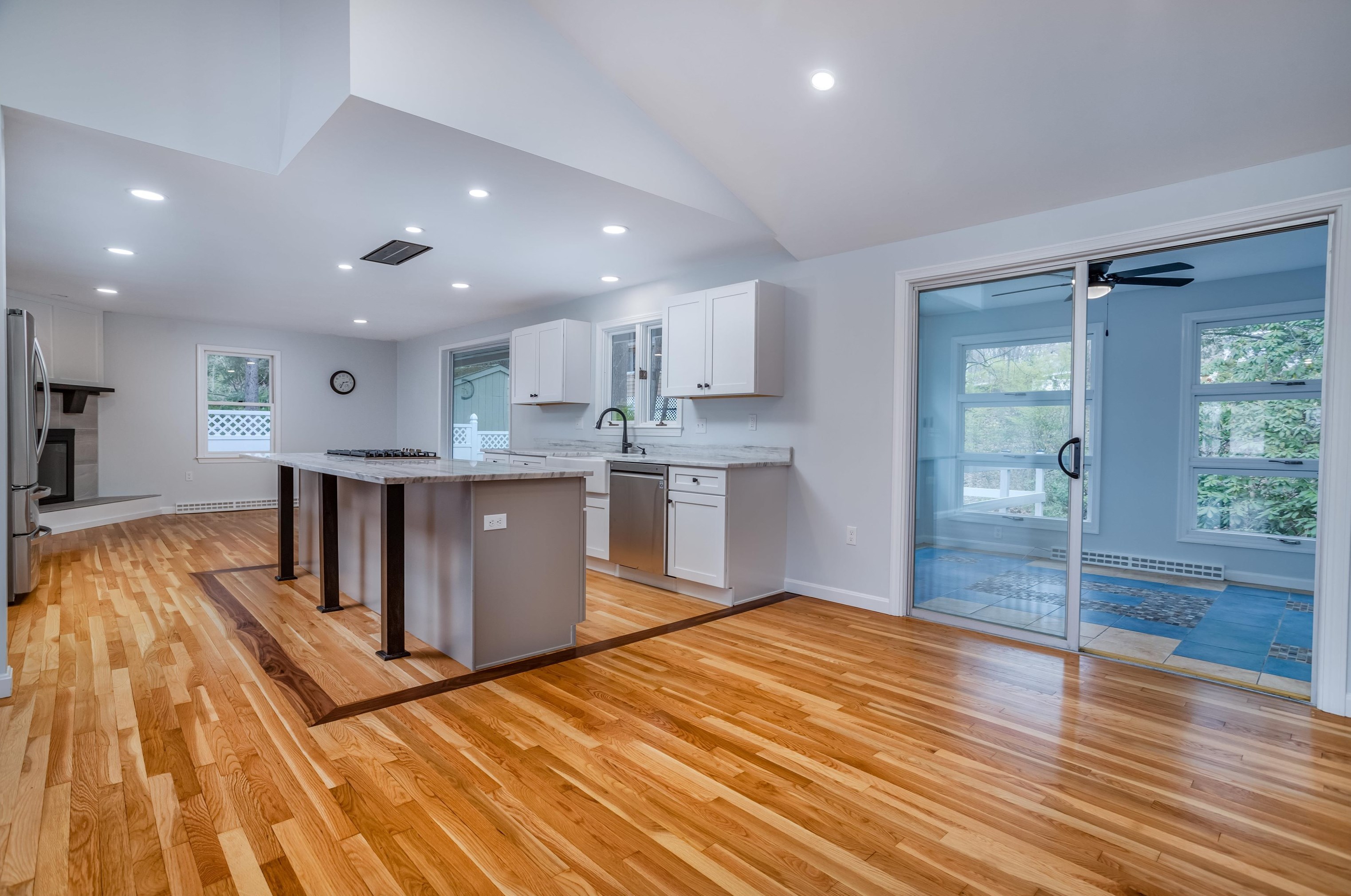 195 High Ridge Rd, Manchester NH  03104-3930 exterior