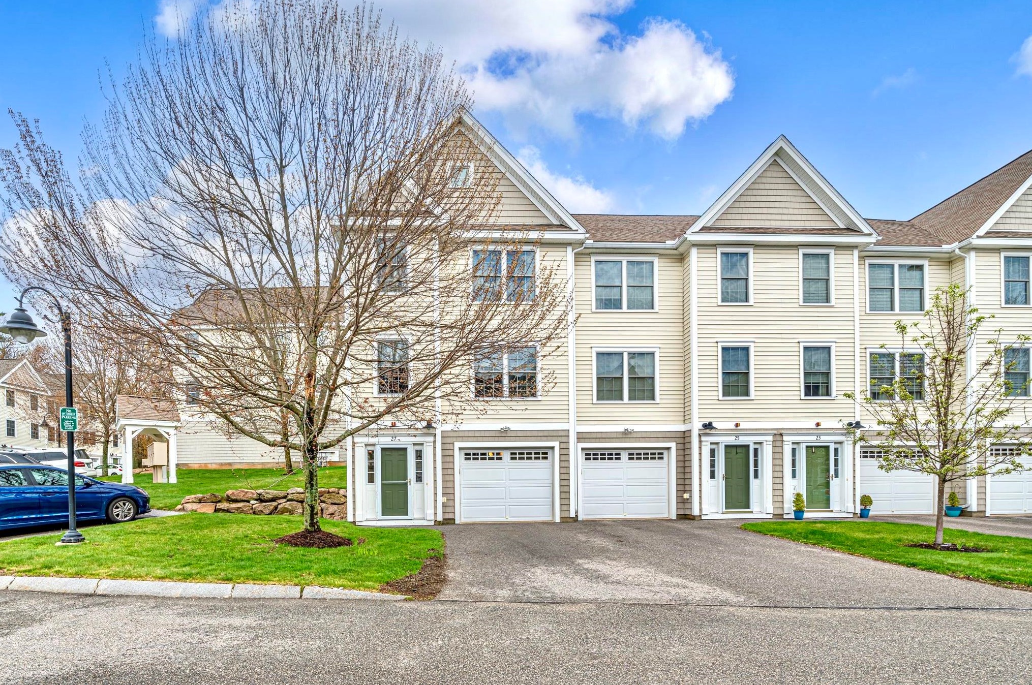 27 Hartshorn Way, Manchester NH 03109-5241 exterior