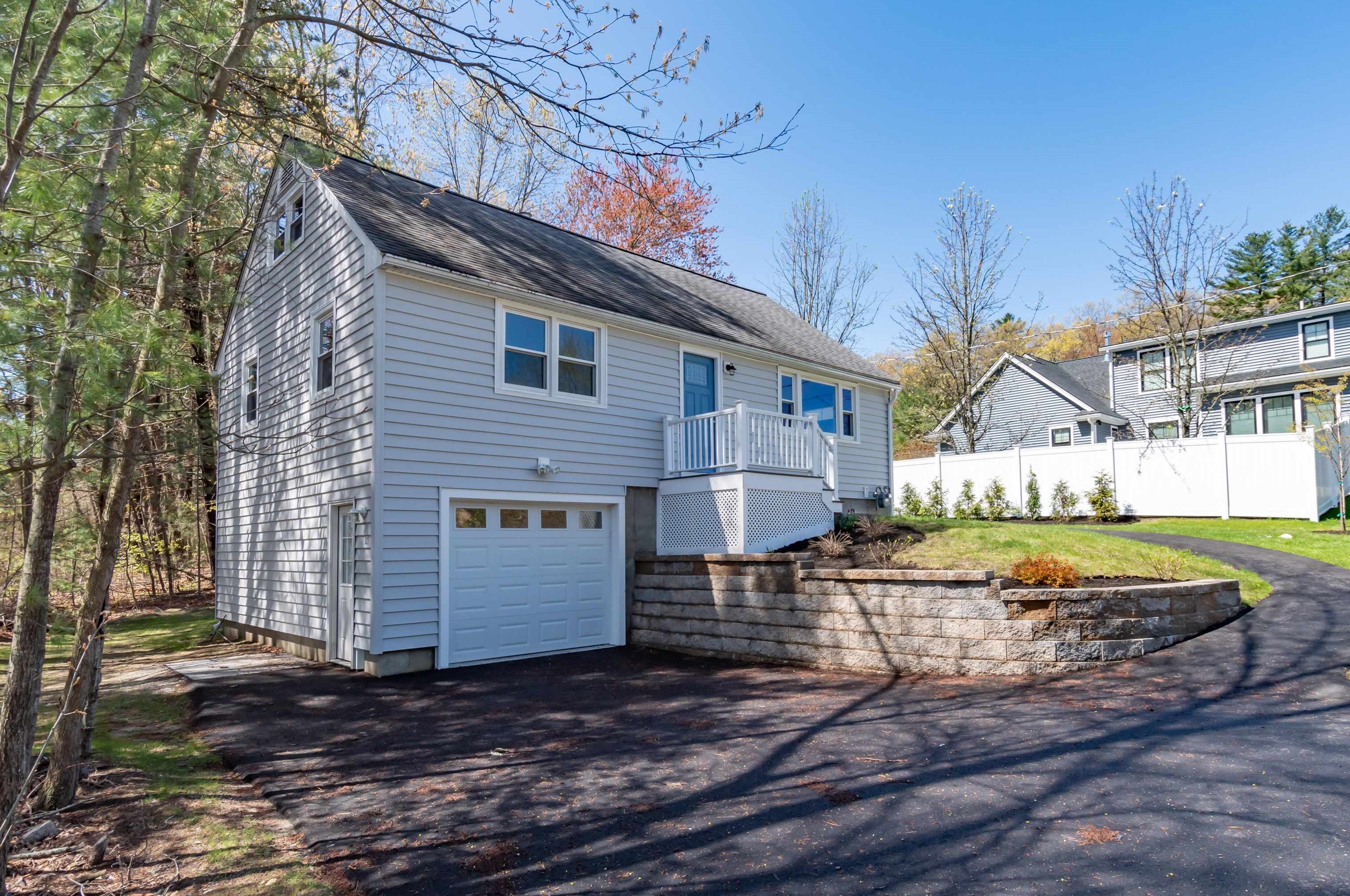21 Palisade Dr, Nashua NH  03062-2119 exterior