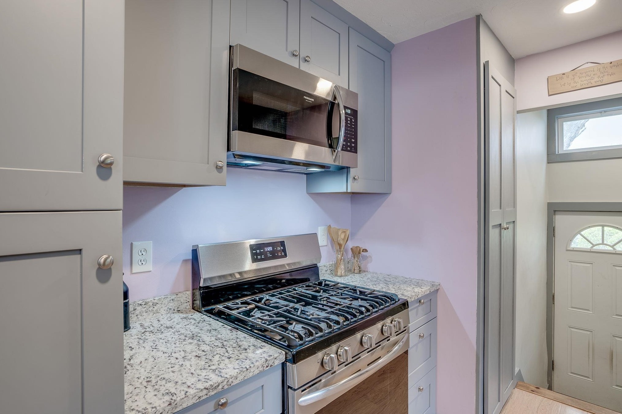 252 Lake St, Nashua NH  03060-4133 exterior