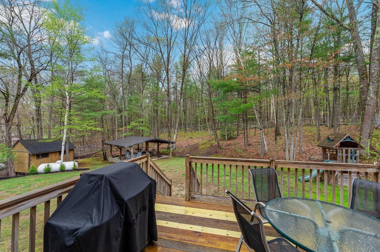 57 Kienia Rd, Hudson NH  03051-3146 exterior