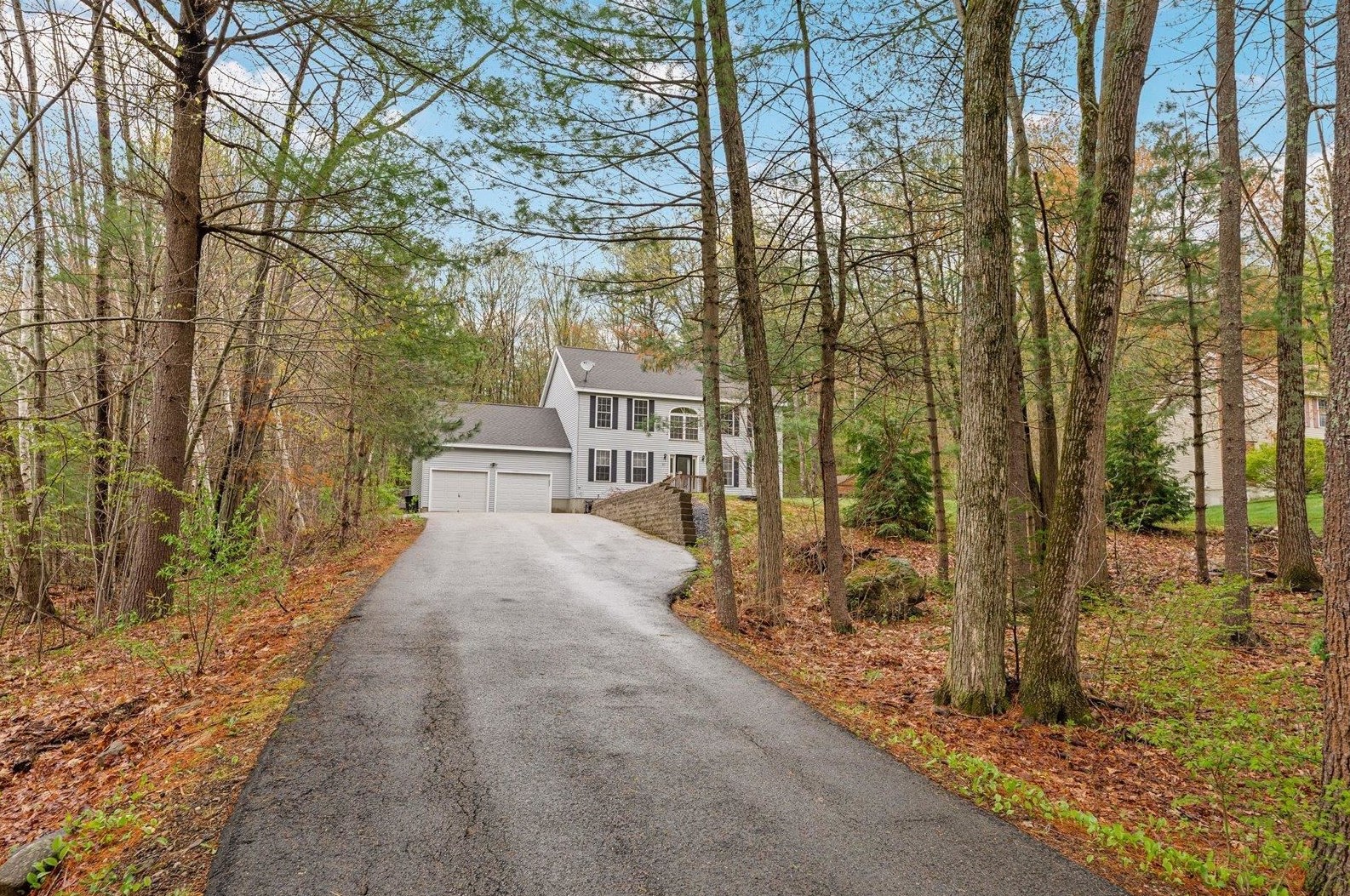 57 Kienia Rd, Hudson NH  03051-3146 exterior