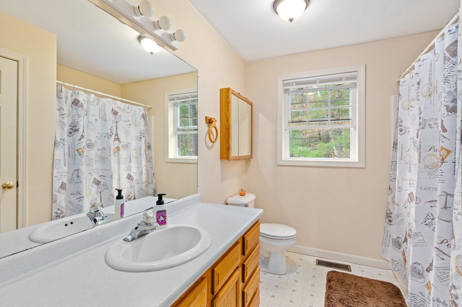 57 Kienia Rd, Hudson NH  03051-3146 exterior