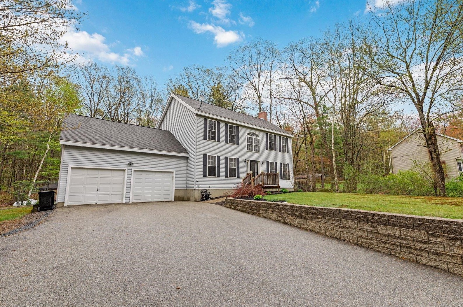 57 Kienia Rd, Hudson NH  03051-3146 exterior