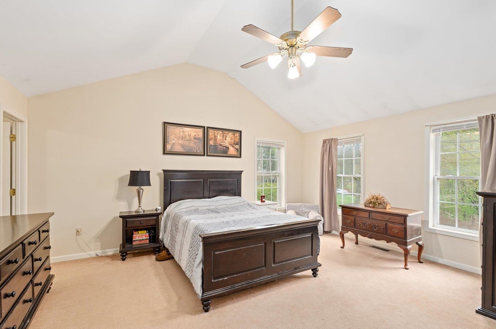 57 Kienia Rd, Hudson NH  03051-3146 exterior