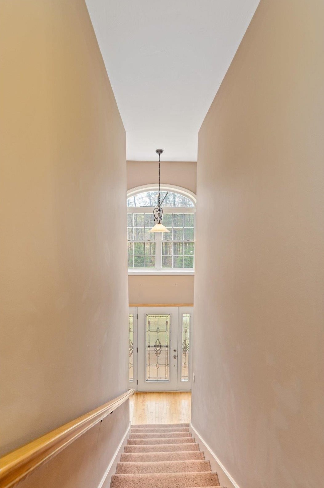 57 Kienia Rd, Hudson NH  03051-3146 exterior