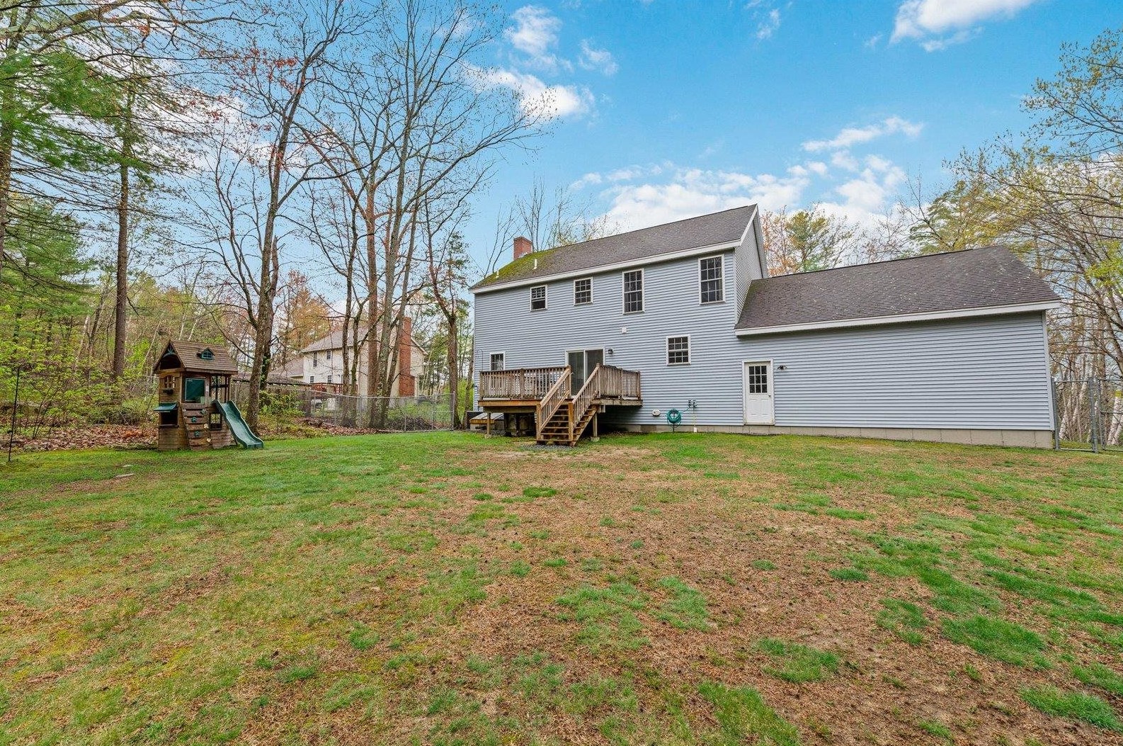 57 Kienia Rd, Hudson NH  03051-3146 exterior