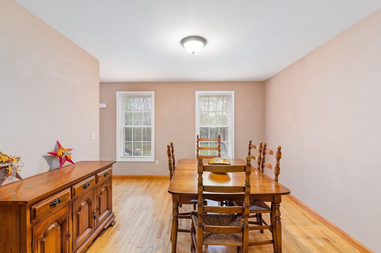 57 Kienia Rd, Hudson NH  03051-3146 exterior