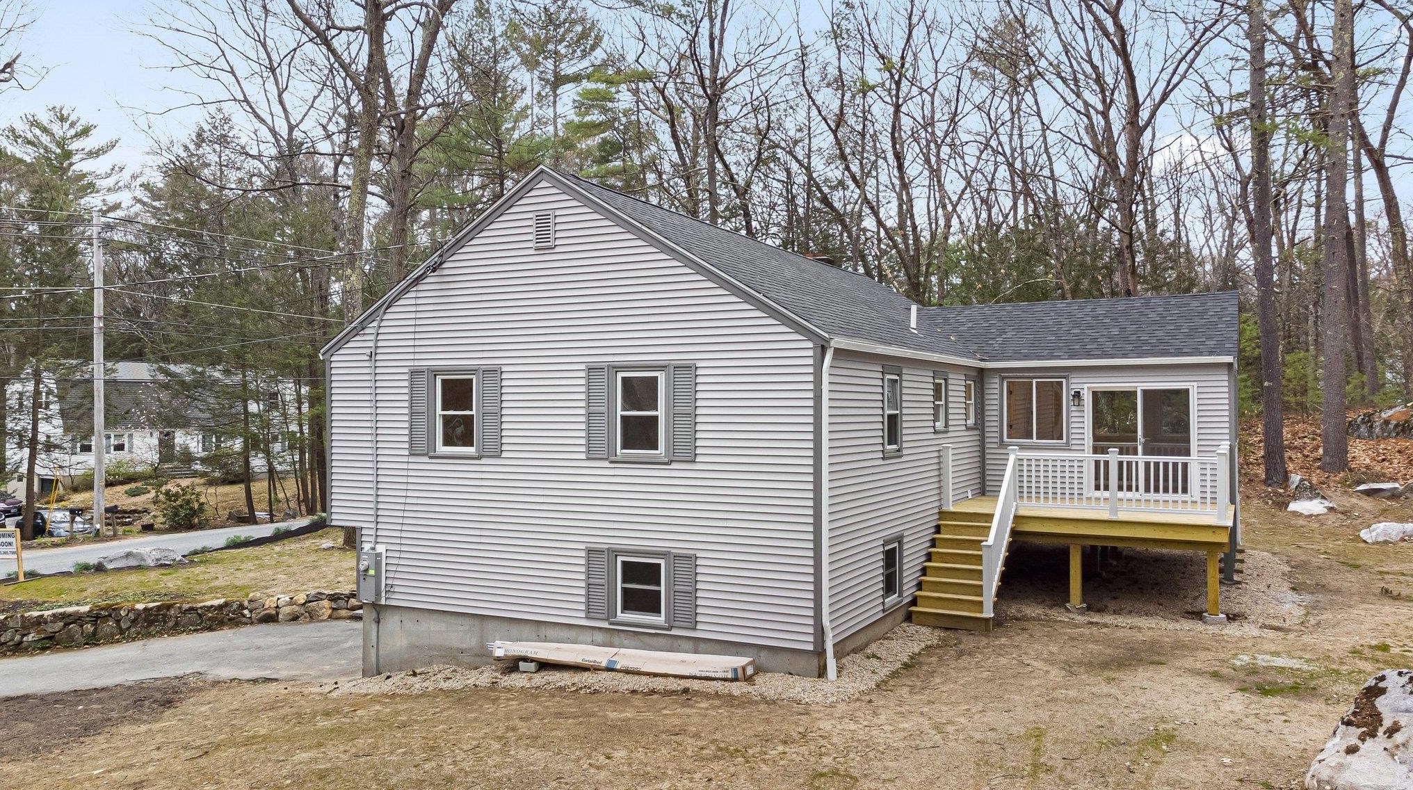 110 Londonderry Rd, Windham NH  03087-1118 exterior