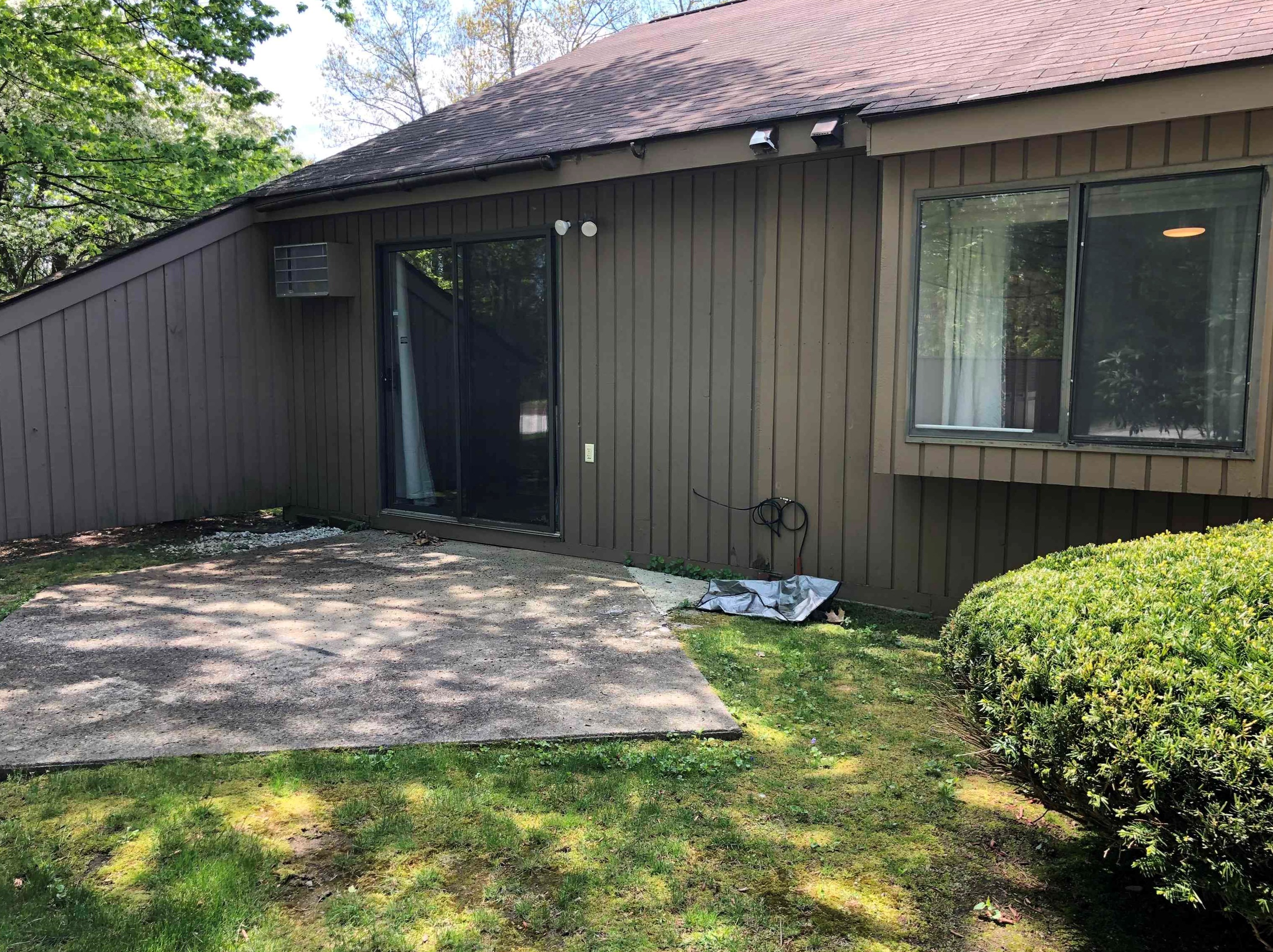 10 Essex Green Ct, Merrimack NH  03054-3450 exterior