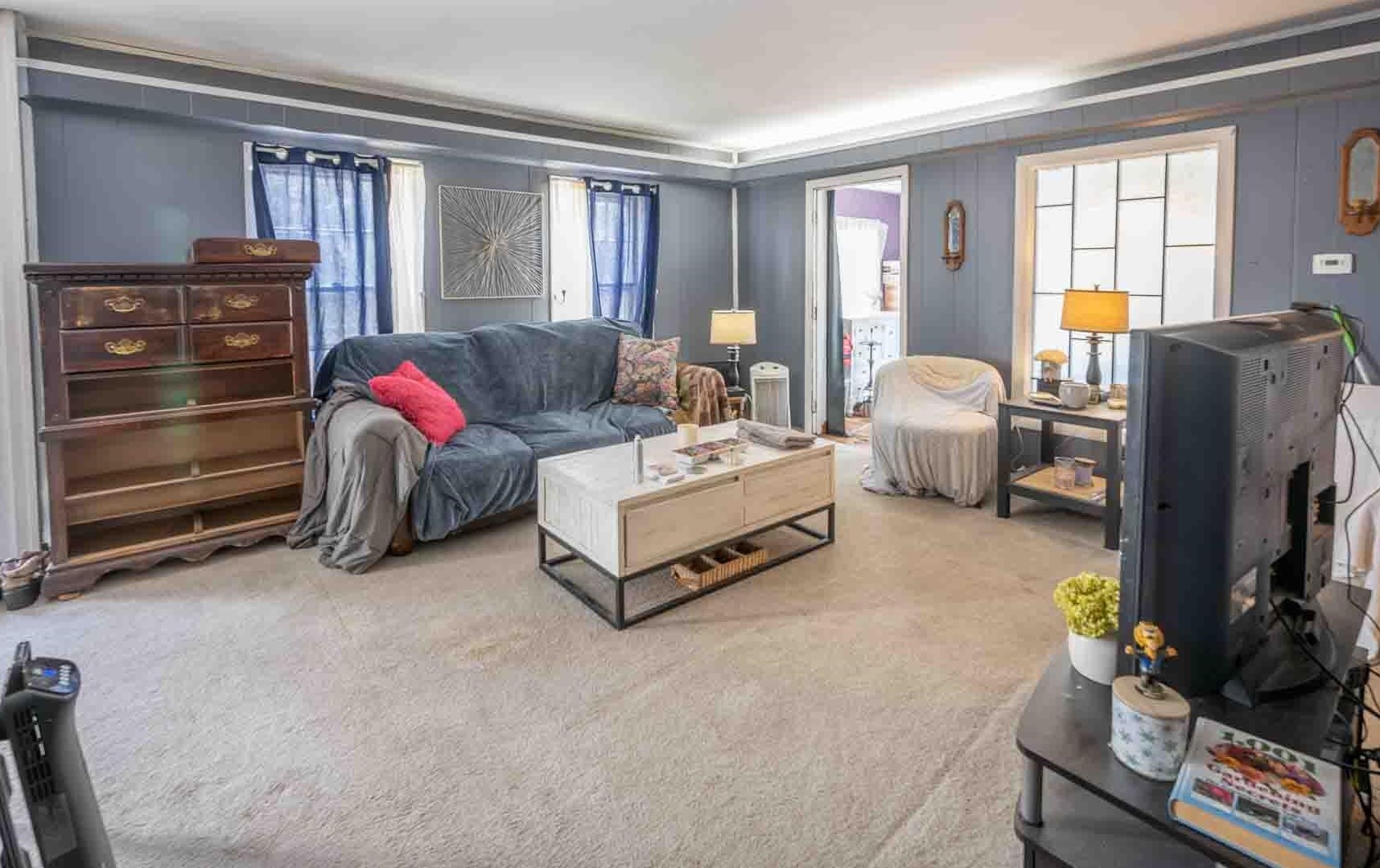 2024 Candia Rd, Manchester NH 03109-5701 exterior