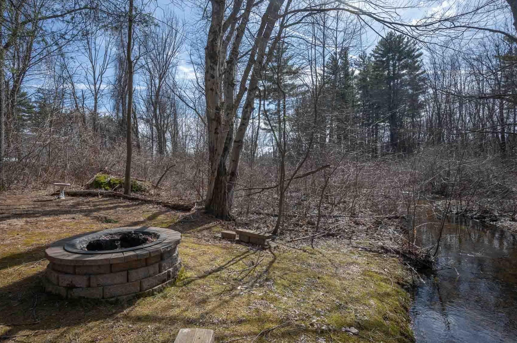 2024 Candia Rd, Manchester NH 03109-5701 exterior