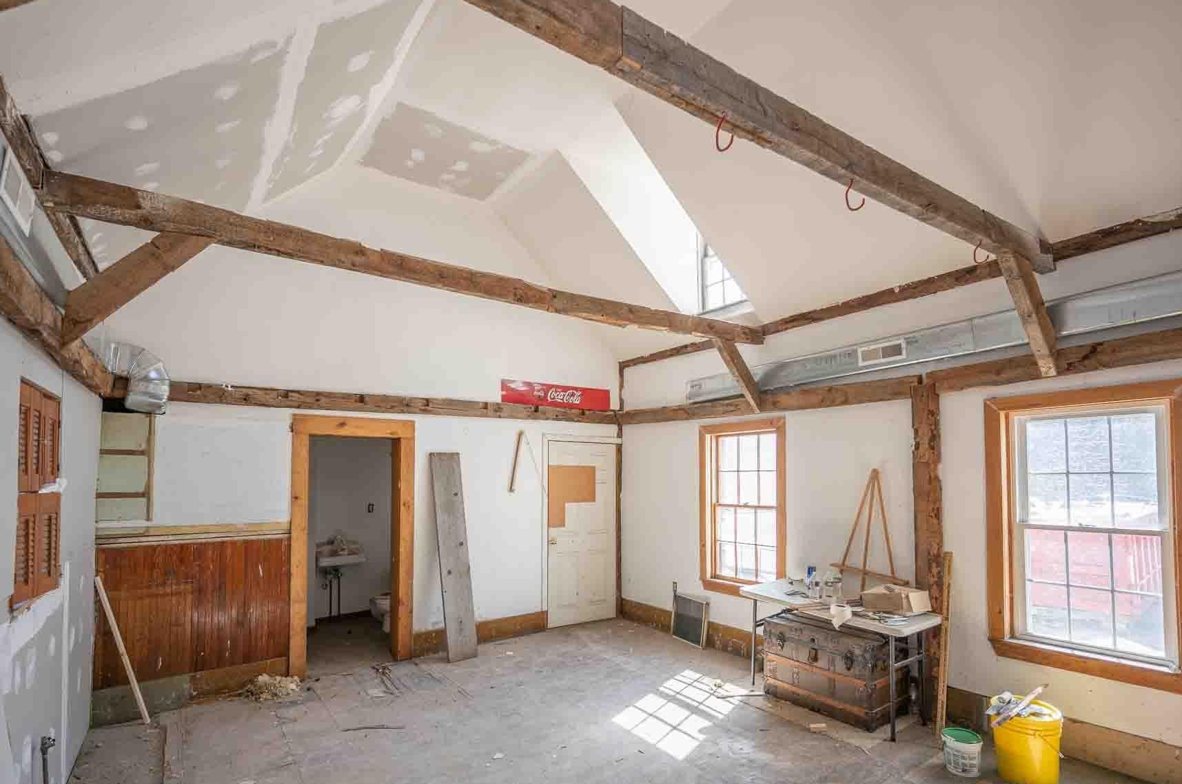 2024 Candia Rd, Manchester NH 03109-5701 exterior