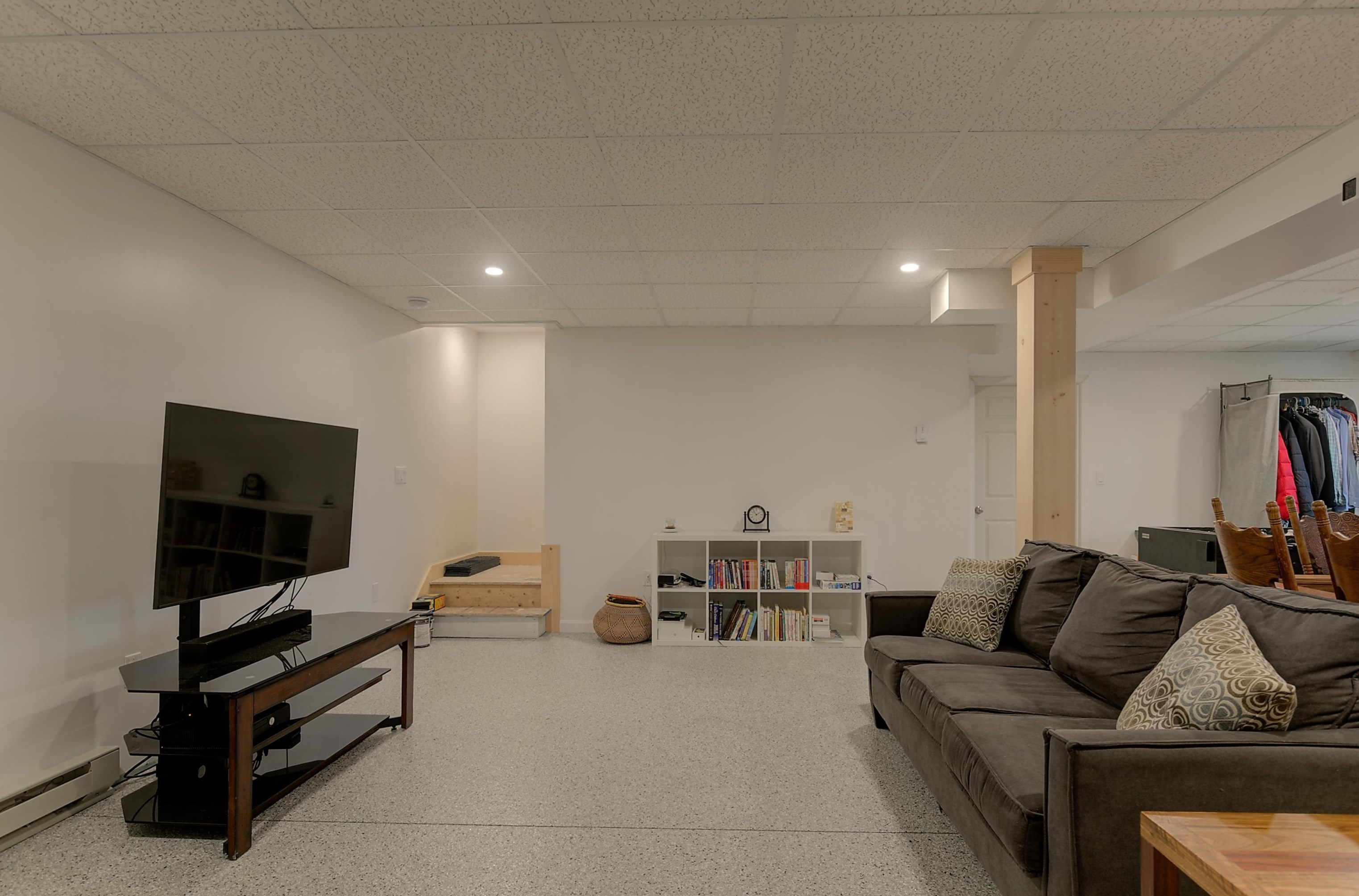 579 Beach Pond Rd, Tuftonboro NH  03894-4861 exterior