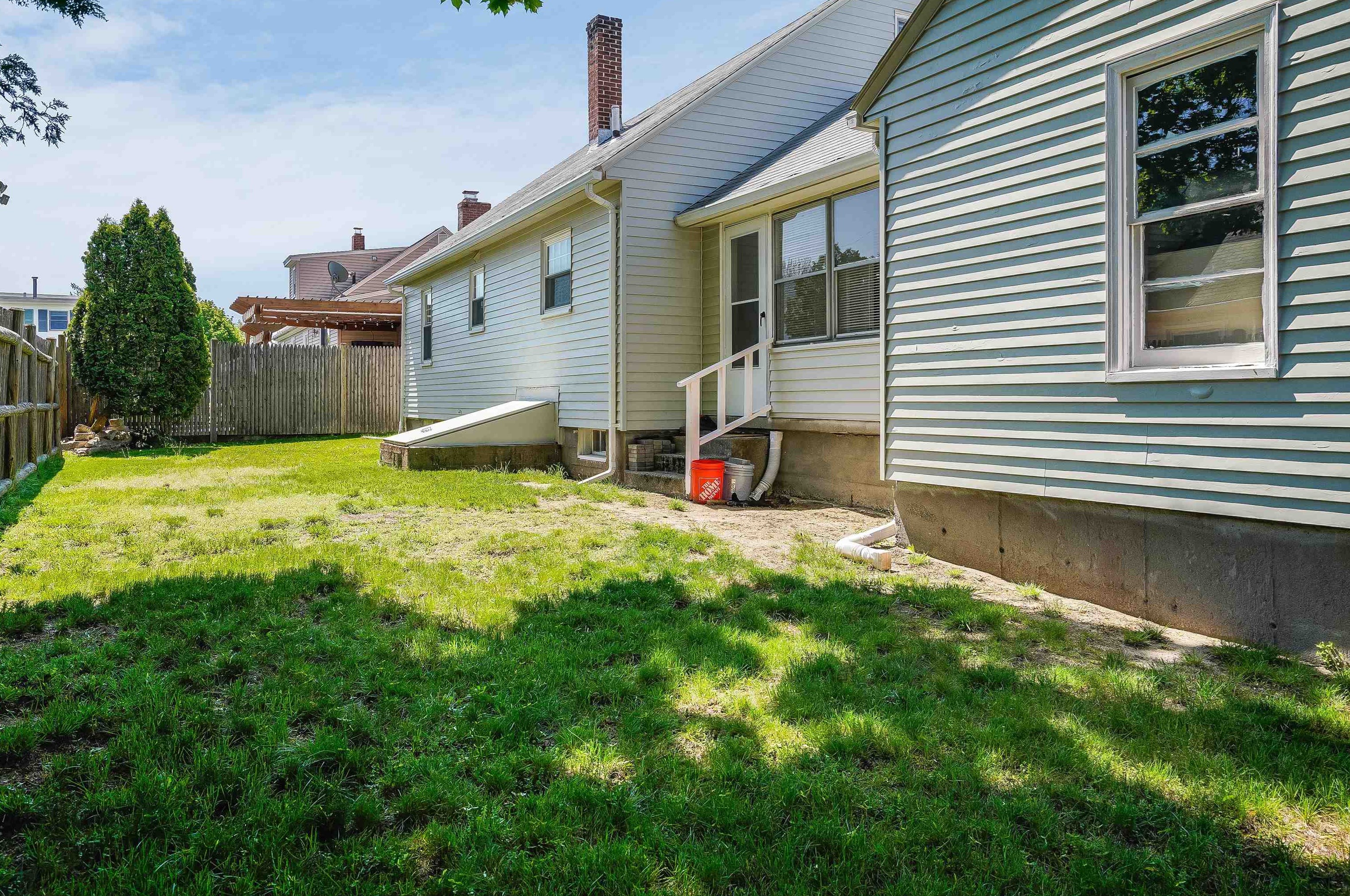 42 Lund St, Nashua NH  03060-4440 exterior