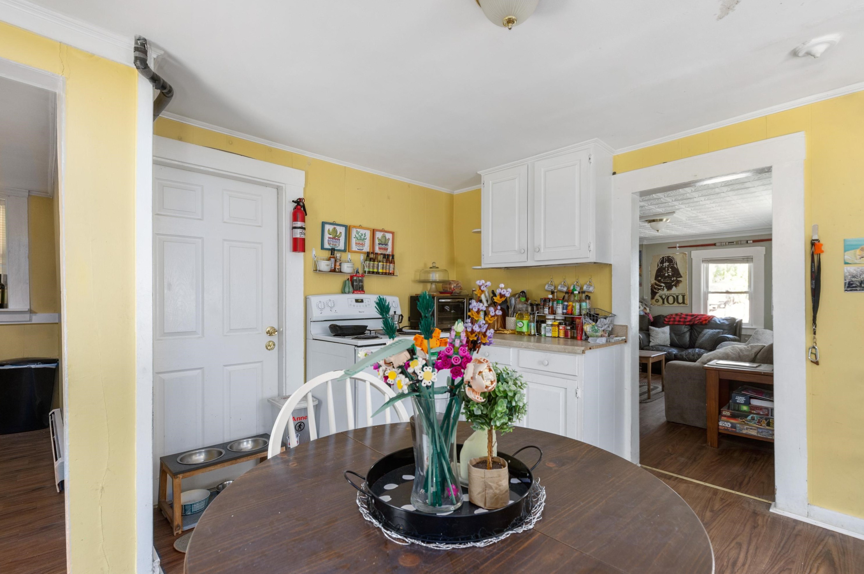 29 Central St, Newmarket NH 03857-1604 exterior