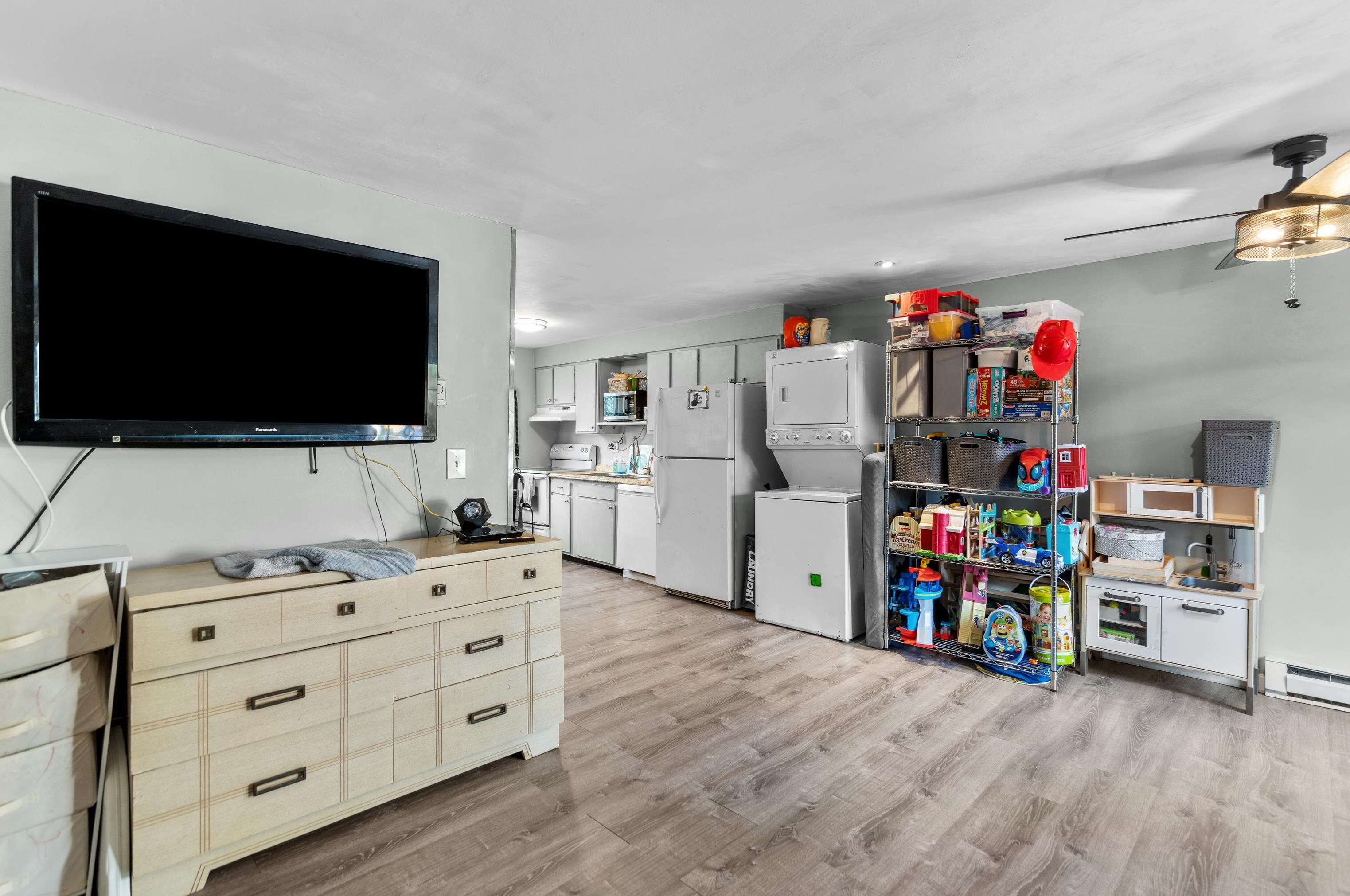 901 Mammoth Rd, Manchester NH 03109-5012 exterior