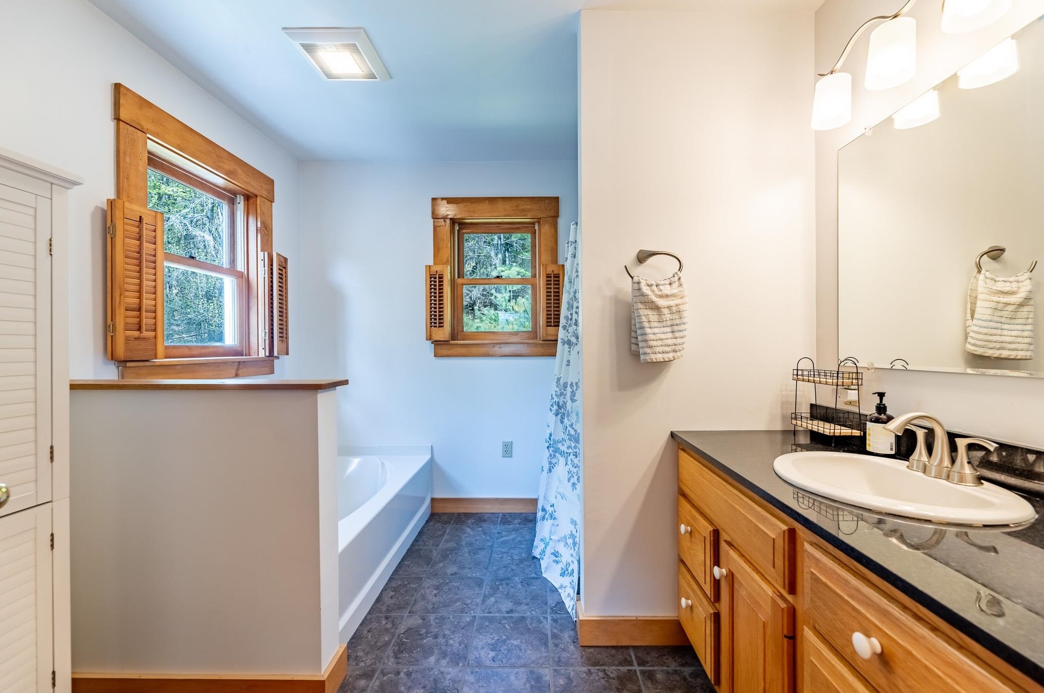 11 Hetzel Rd, Lebanon NH  03766-2313 exterior