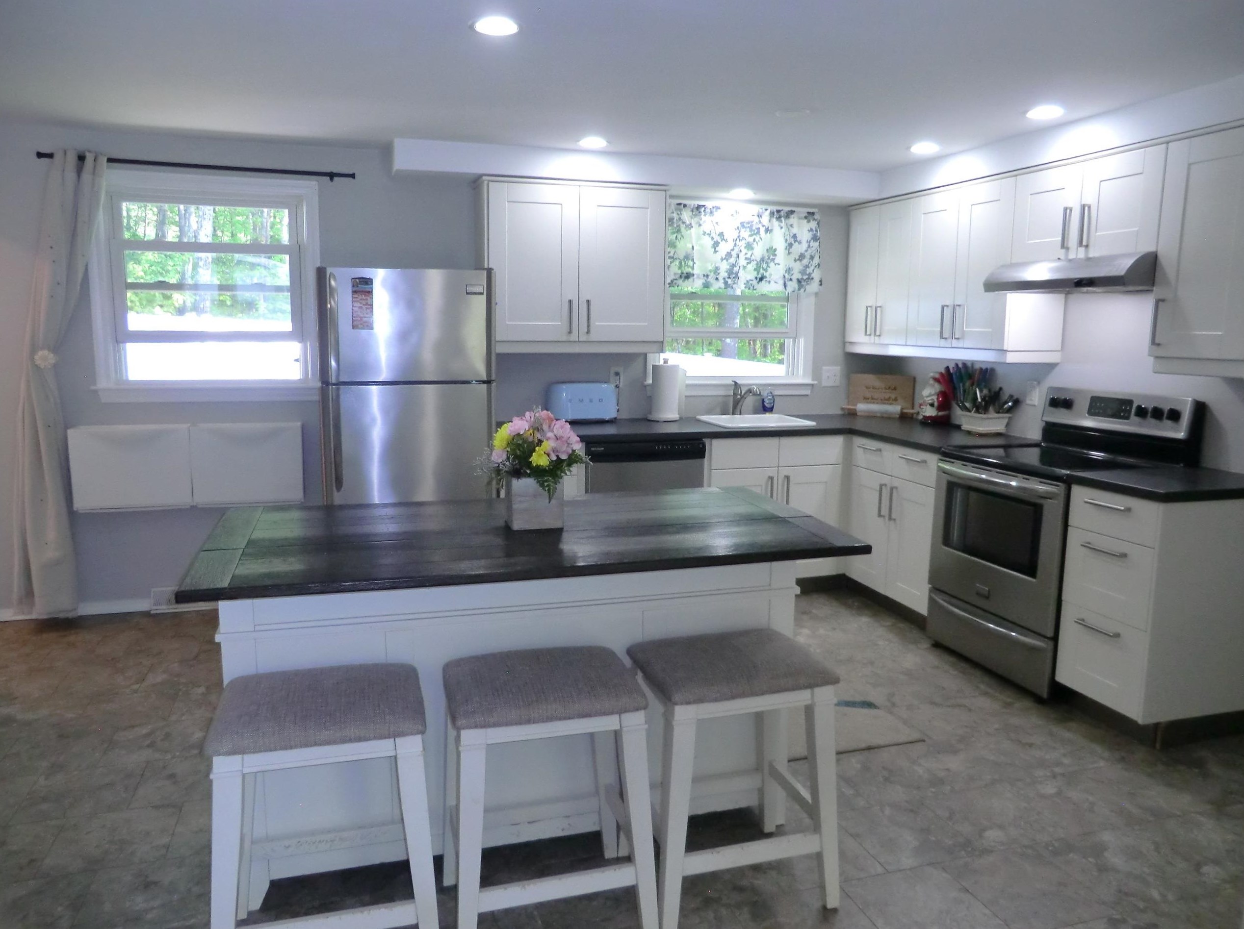 42 Country Club Ln, Merrimack NH  03054-2627 exterior