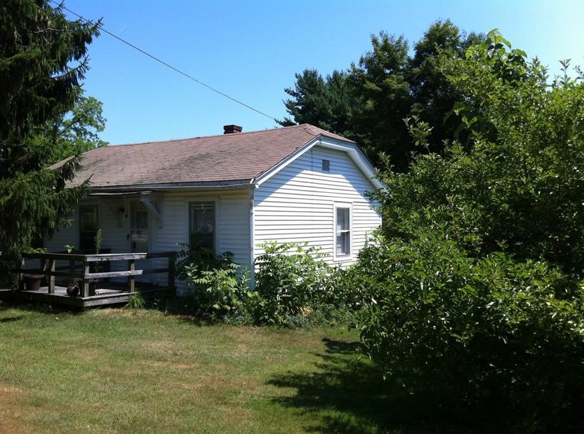 79 Exeter Rd, Newmarket NH  03857-2032 exterior