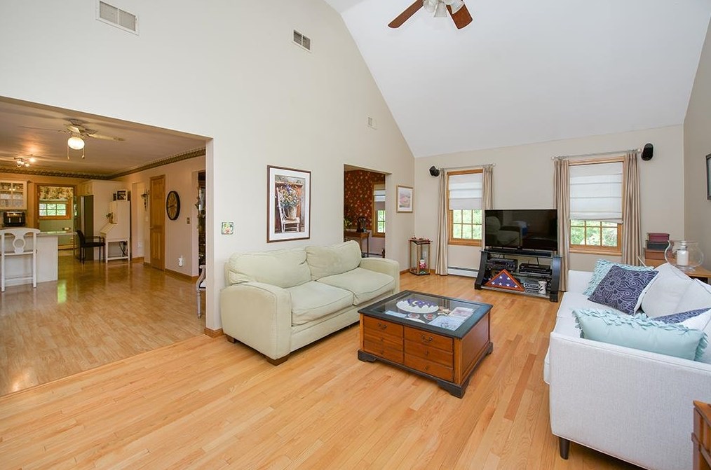 3 Tamarack Rd, Plaistow NH  03865-2774 exterior