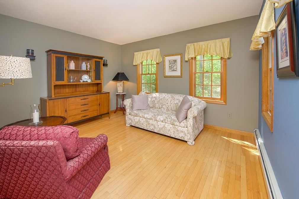 3 Tamarack Rd, Plaistow NH  03865-2774 exterior