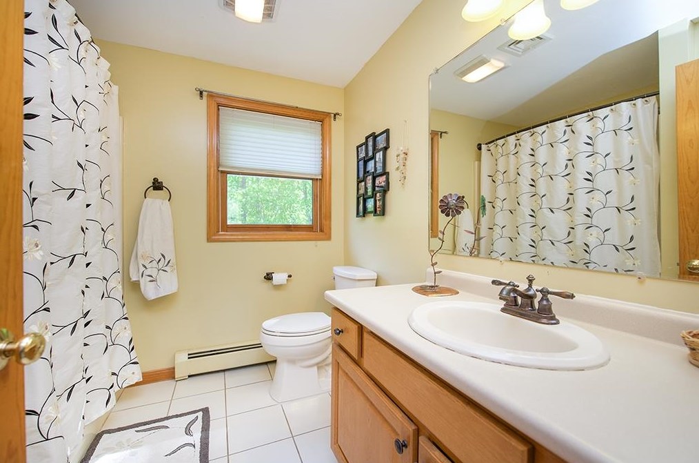 3 Tamarack Rd, Plaistow NH  03865-2774 exterior