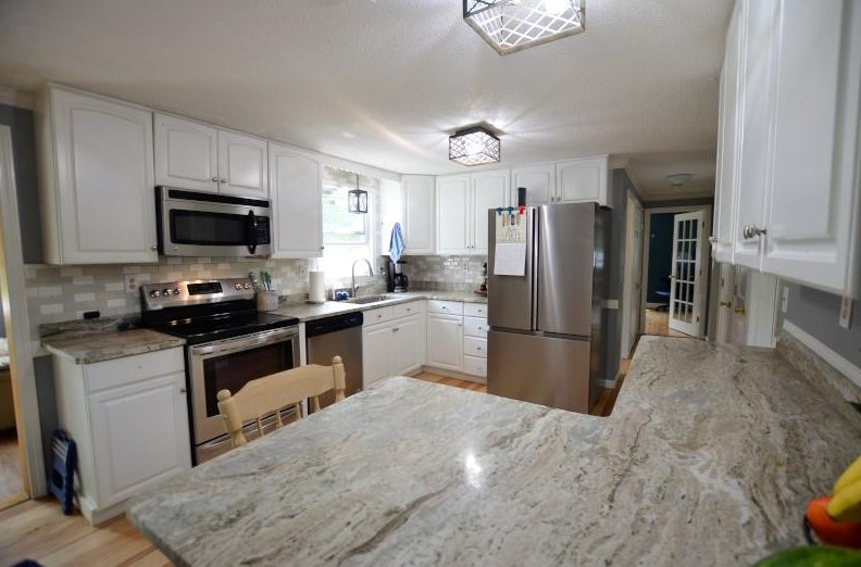 94 Turkey Hill Rd, Merrimack NH  03054-4023 exterior