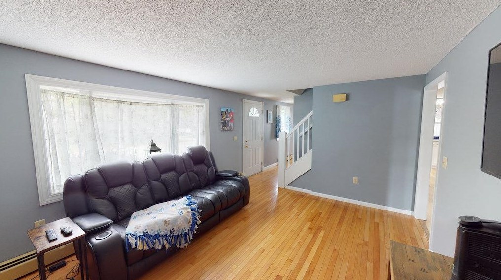 94 Turkey Hill Rd, Merrimack NH  03054-4023 exterior