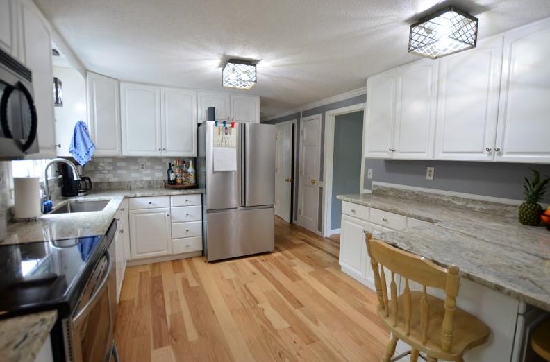 94 Turkey Hill Rd, Merrimack NH  03054-4023 exterior