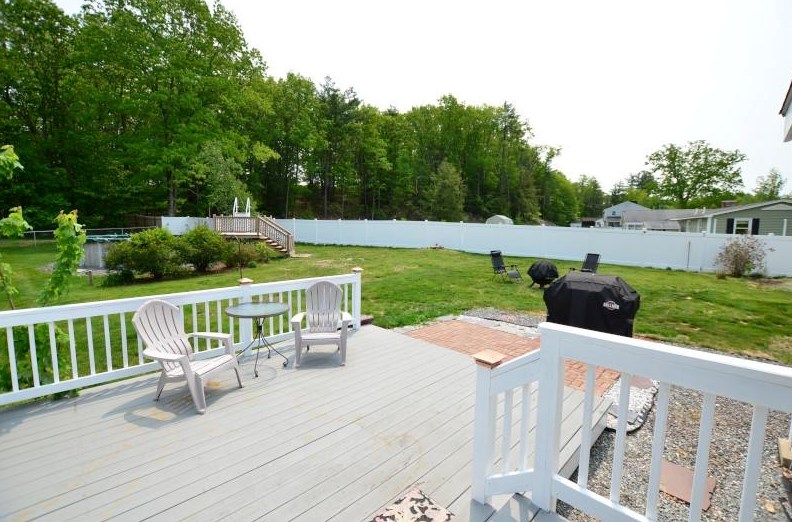 94 Turkey Hill Rd, Merrimack NH  03054-4023 exterior