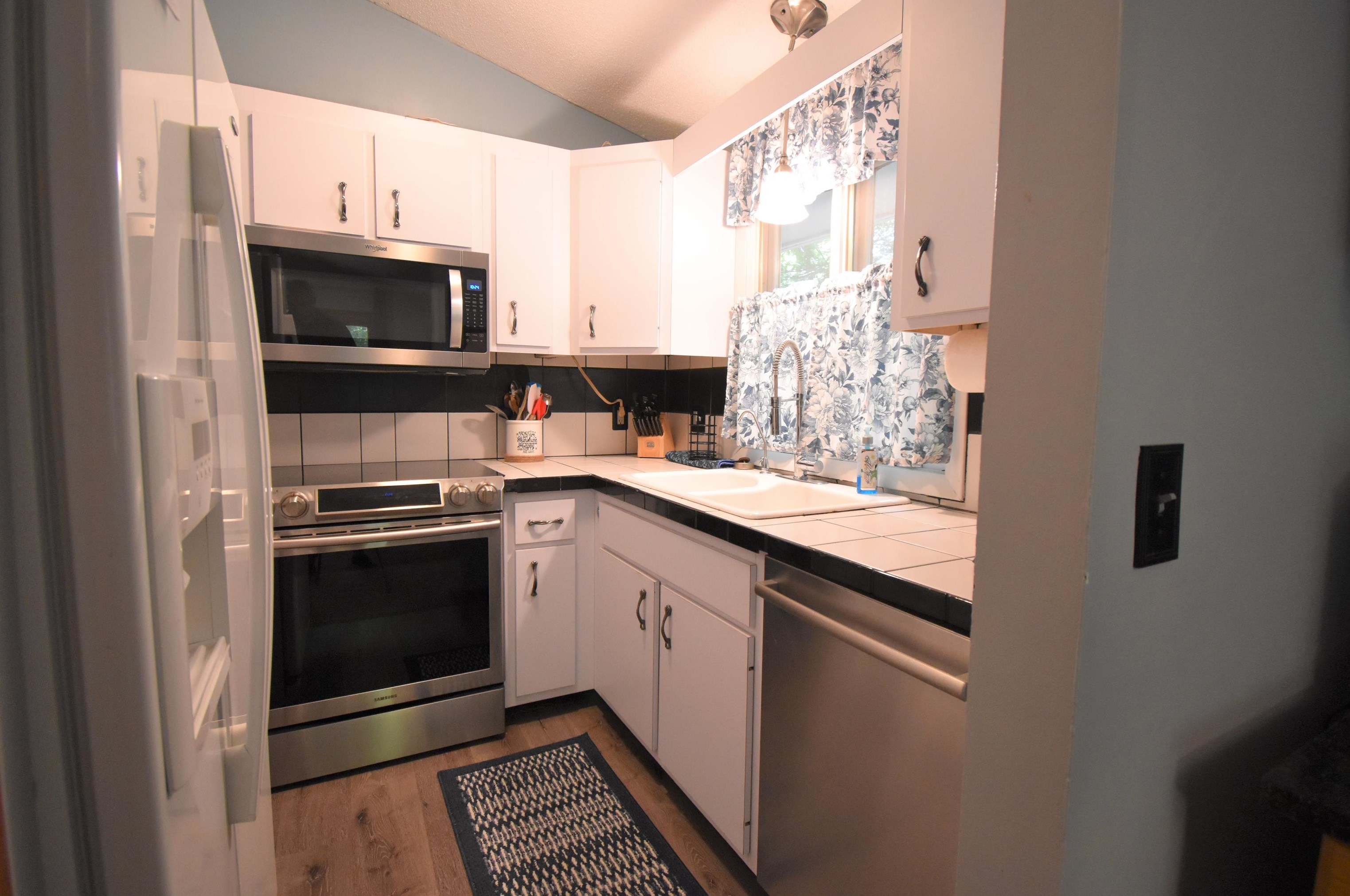 8 Colman Path, Merrimack NH 03054-2939 exterior