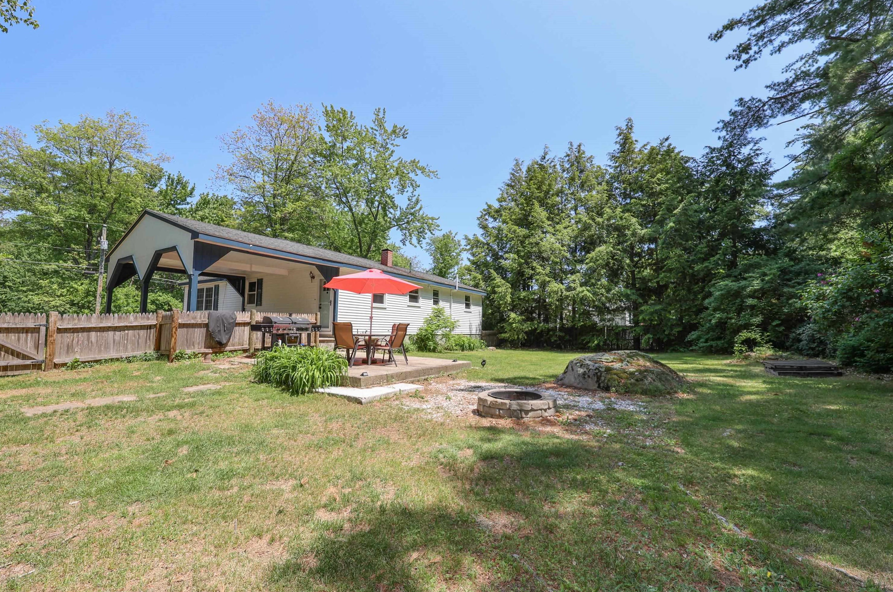 9 Lantern Ln, Merrimack NH 03054-2707 exterior