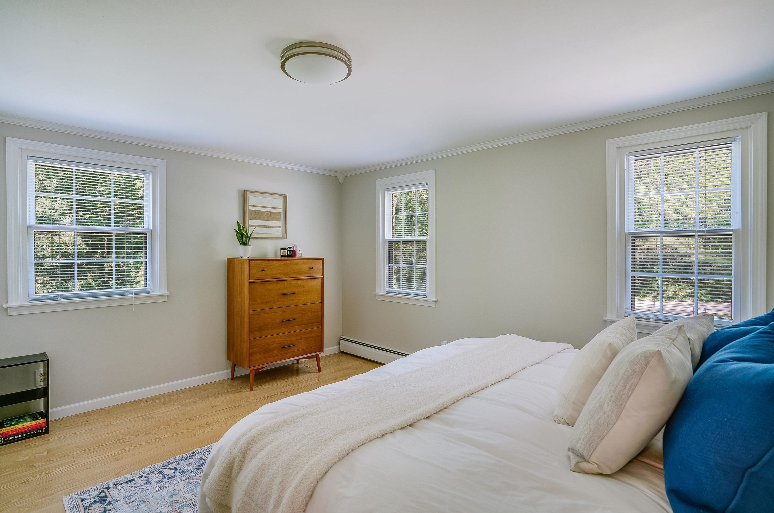 5 Camelot Dr, Manchester NH  03104-1448 exterior