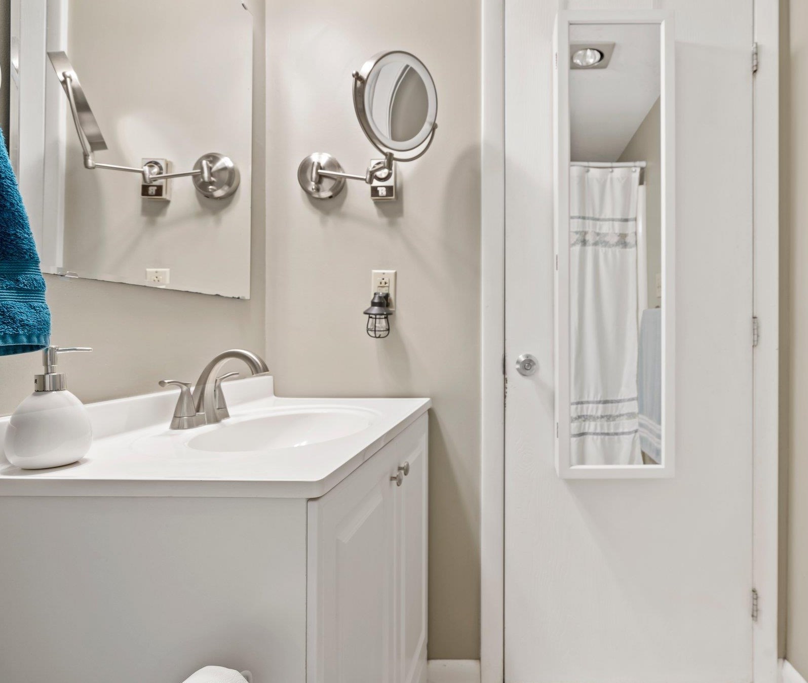 16 Templeton Ct, Merrimack NH 03054-3460 exterior