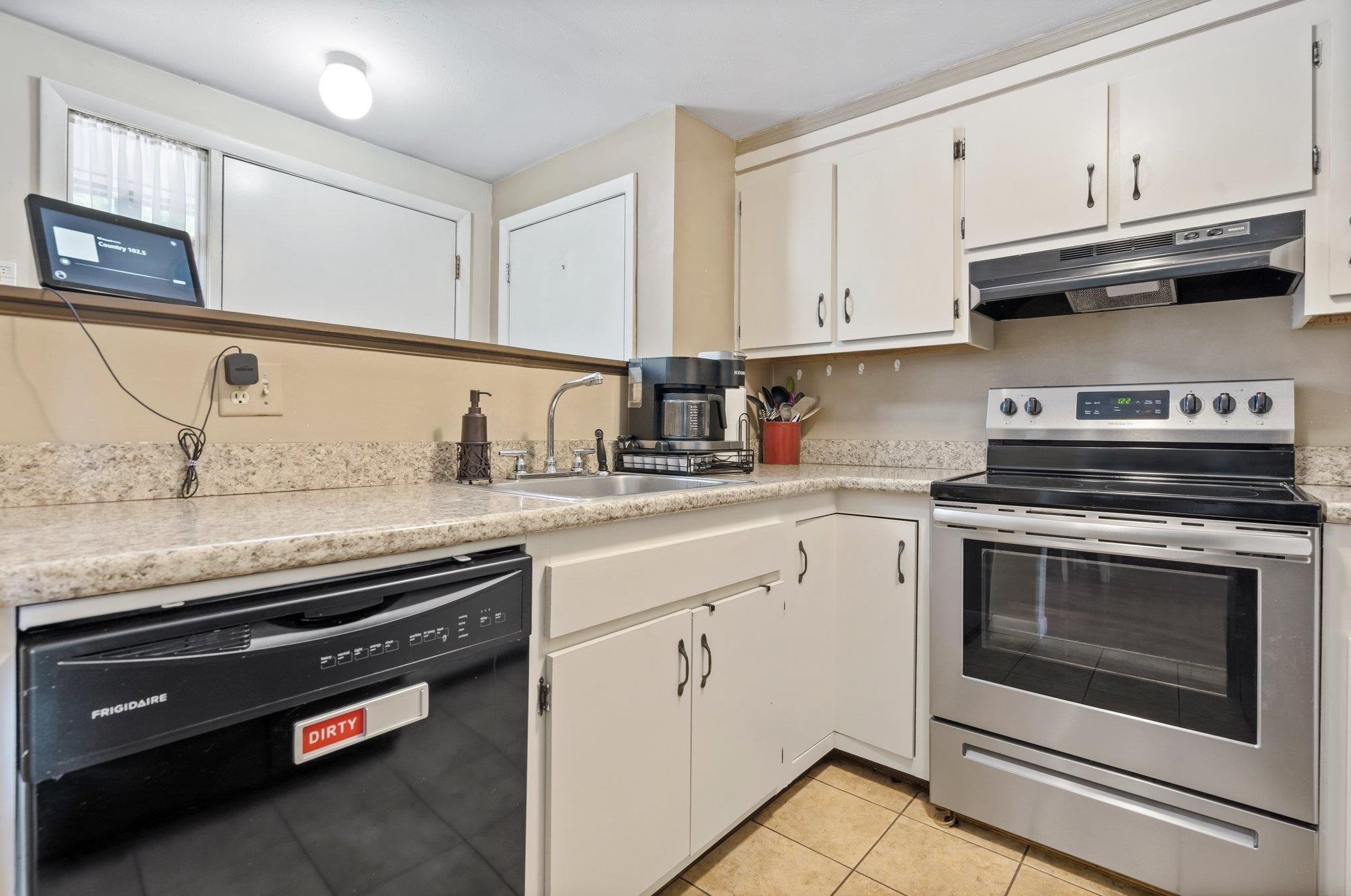 16 Templeton Ct, Merrimack NH 03054-3460 exterior