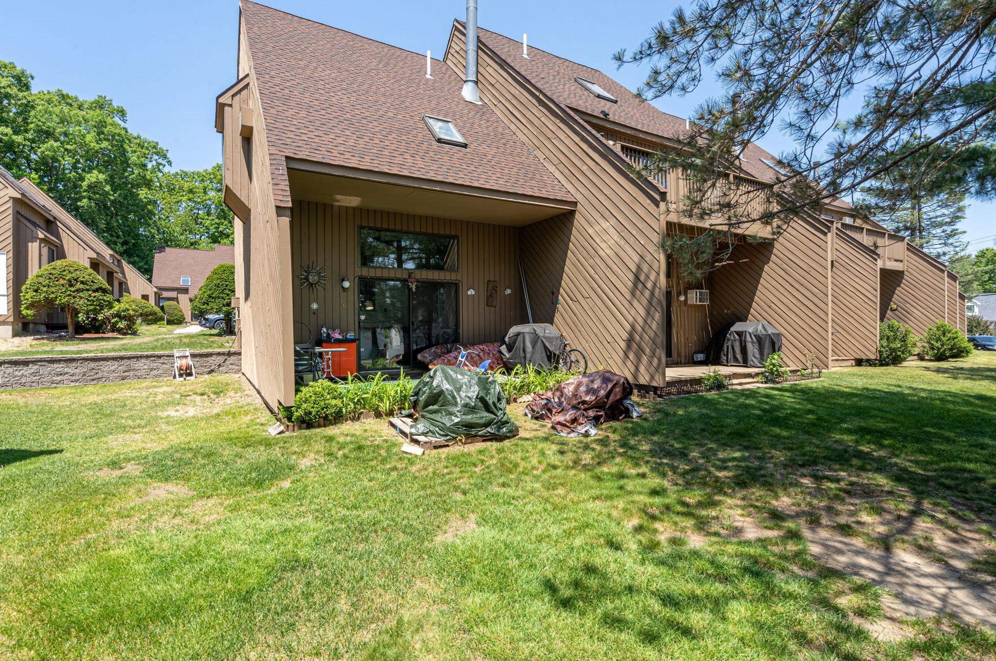 16 Templeton Ct, Merrimack NH 03054-3460 exterior